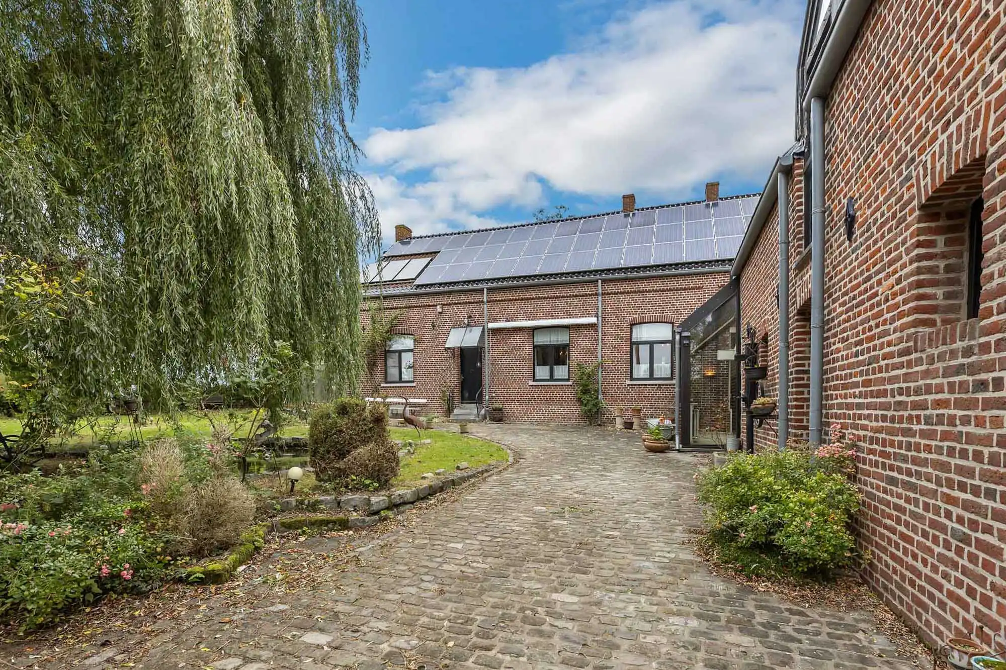 Hoofdfoto van de publicatie: Fantastisch gerenoveerde hoeve met binnenzwembad