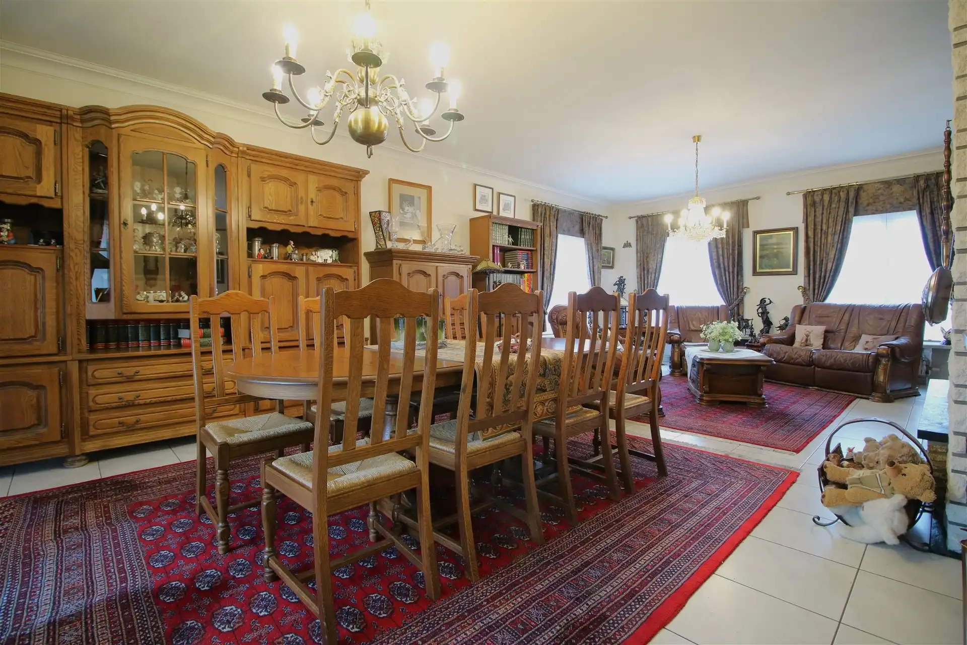 Ruime op te frissen woning in het centrum foto 2