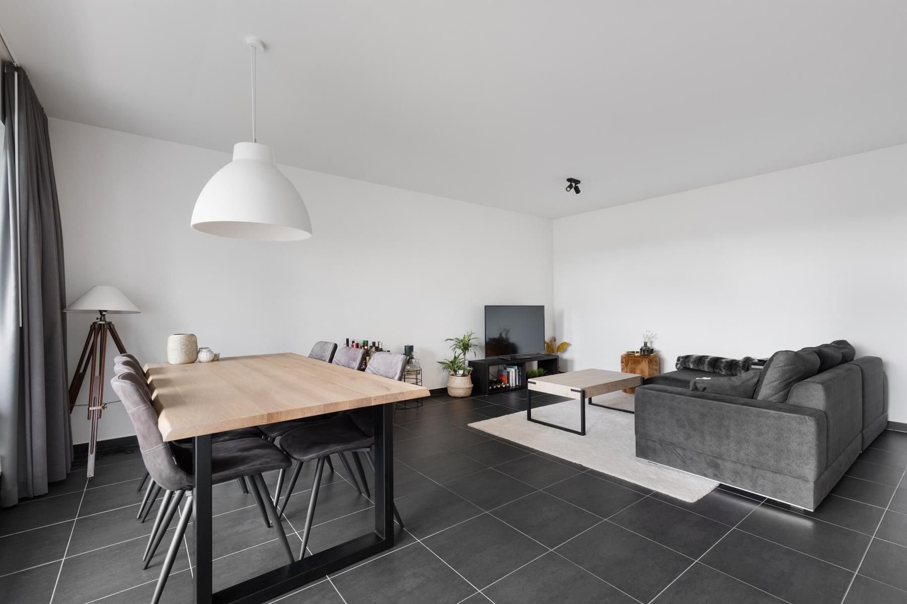 Appartement met twee slaapkamers aan het station van Aalter foto 2