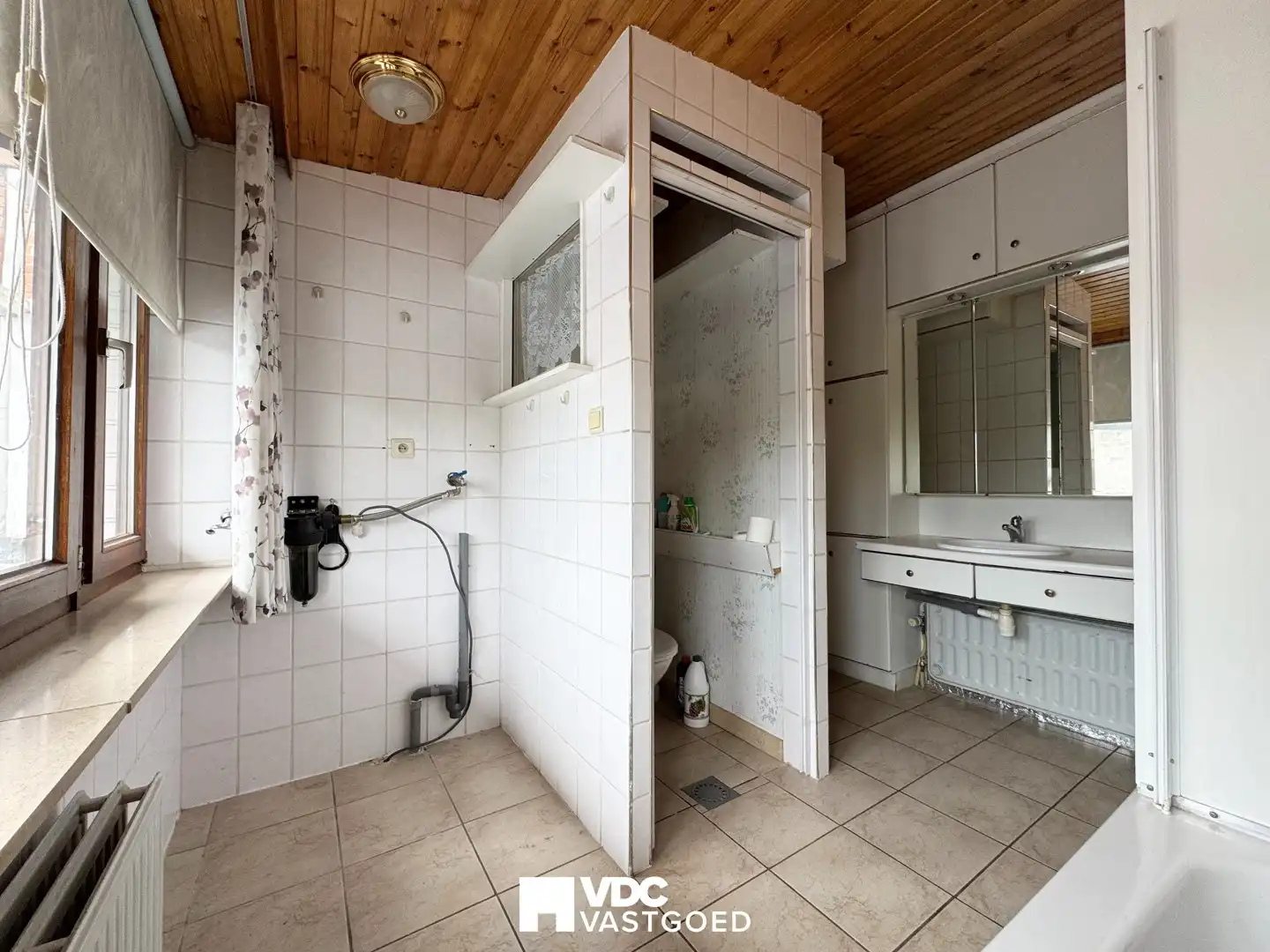 Te renoveren woning met werkplaats, garage en veel potentieel foto 12