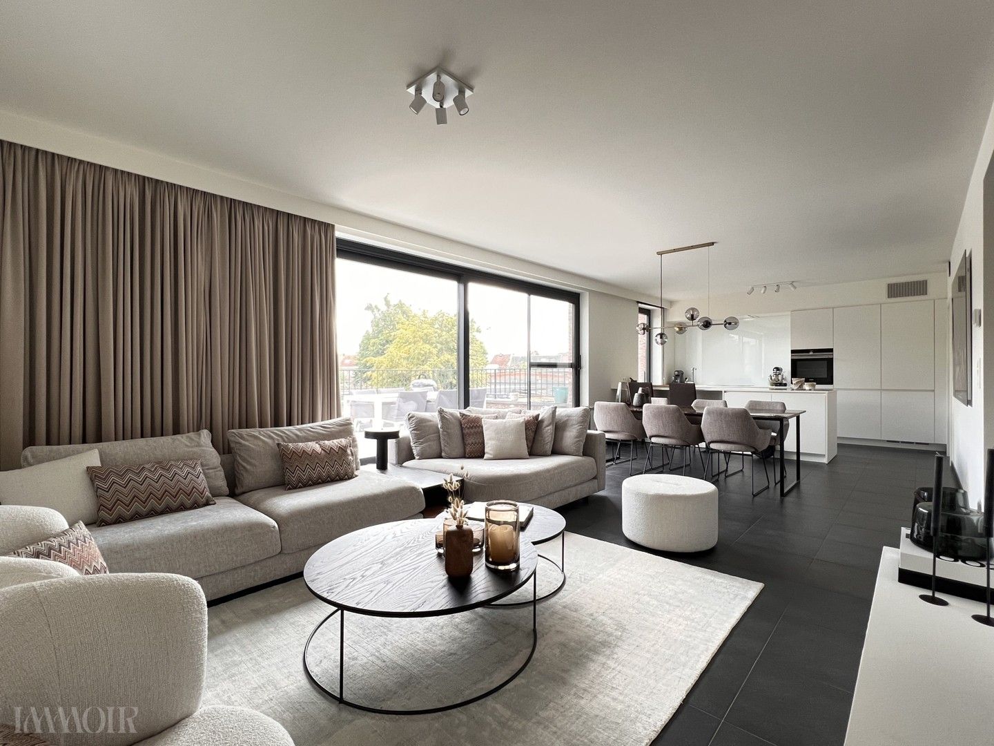 Modern en lichtrijk appartement in Schoten. foto {{pictureIndex}}