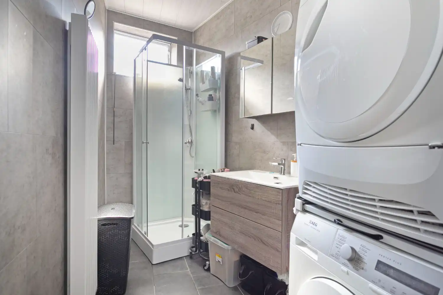 Charmante halfopen woning te koop in Oostkamp - Perfect voor wie een instapklare woning zoekt in een centrale omgeving! foto 5