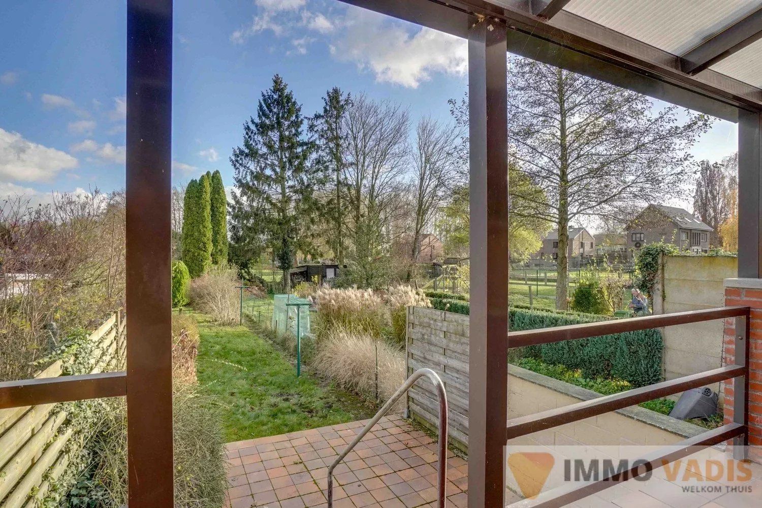 Ruime rijwoning met vier slaapkamers foto 12