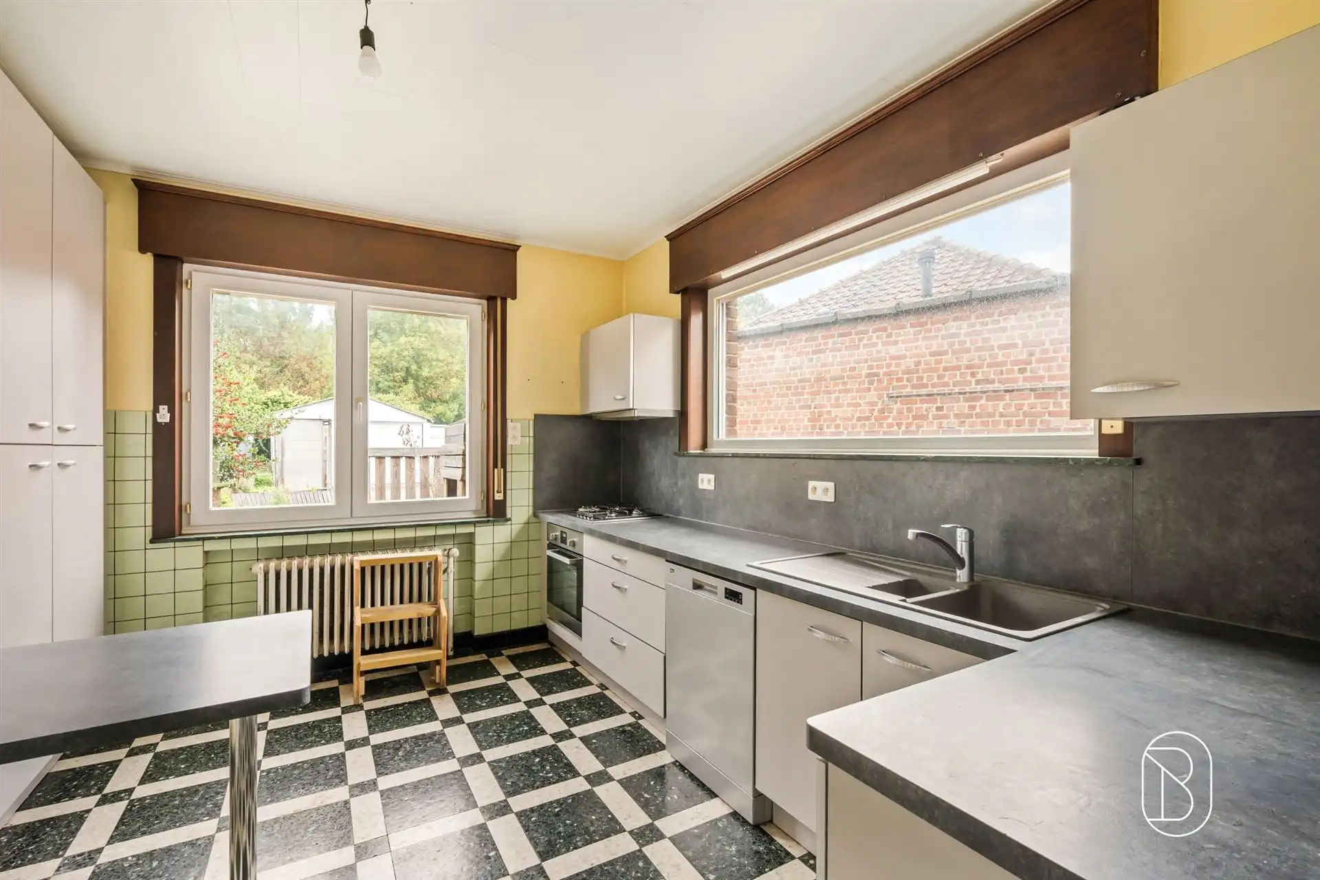 Groot huis met opslagruimte in het hart van Moeskroen foto 11