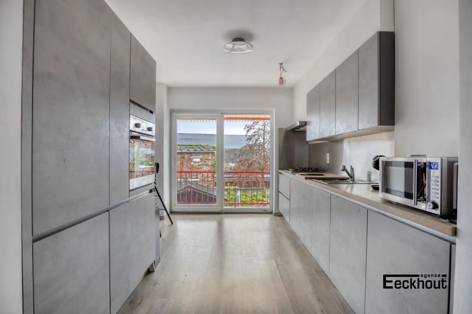 Recent gerenoveerde woning met garage en grote tuin te Bredene! foto 12