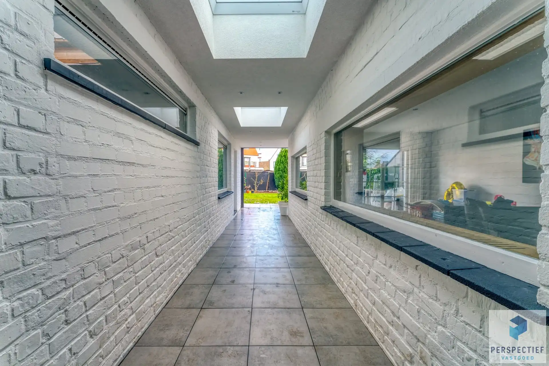 Vernieuwde woning met 4 slpk - garage & tuin in het dorpscentrum van Ramskapelle foto 8