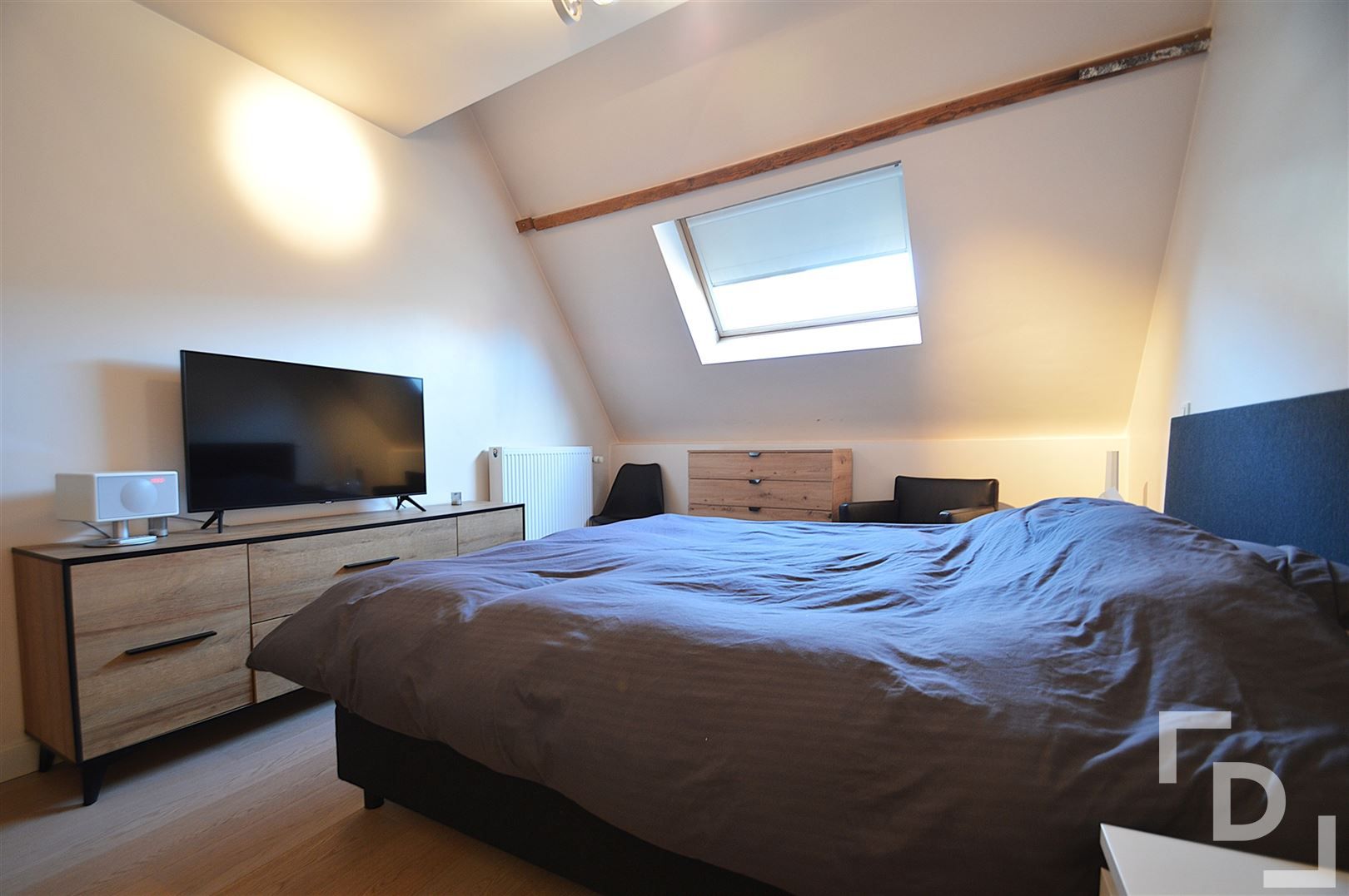 Ruim duplex appartement met garage te huur op toplocatie in Ieper foto 15