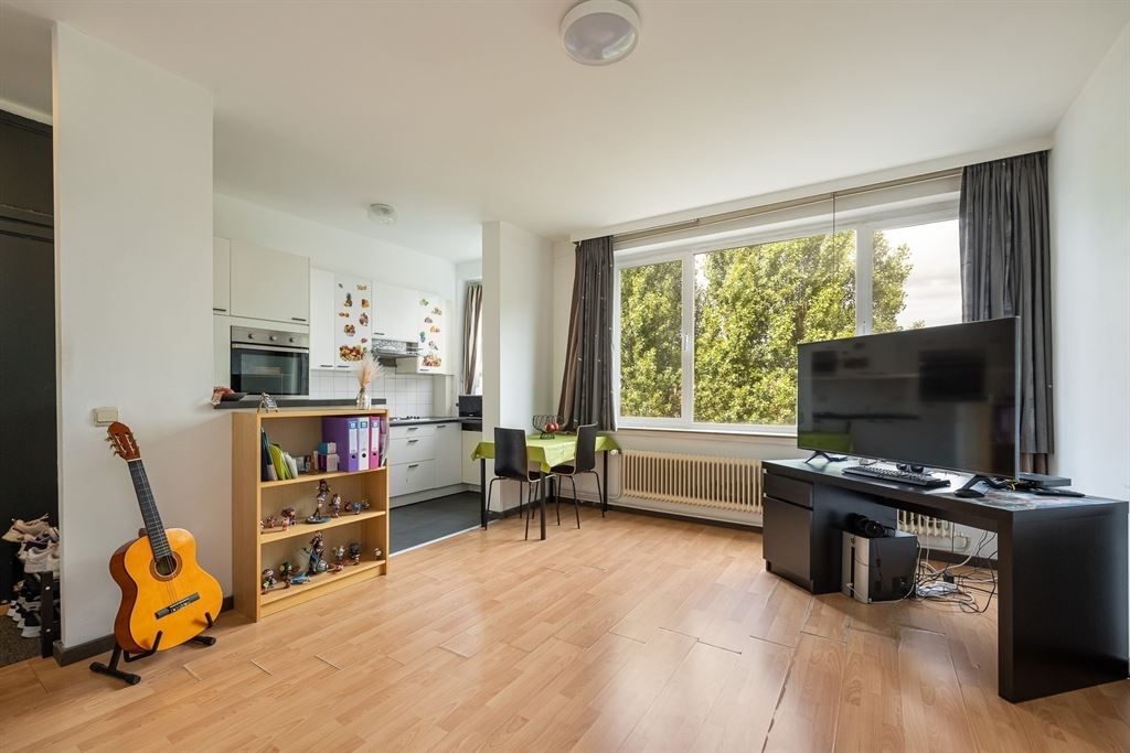 Licht appartement met zicht op groen foto 2