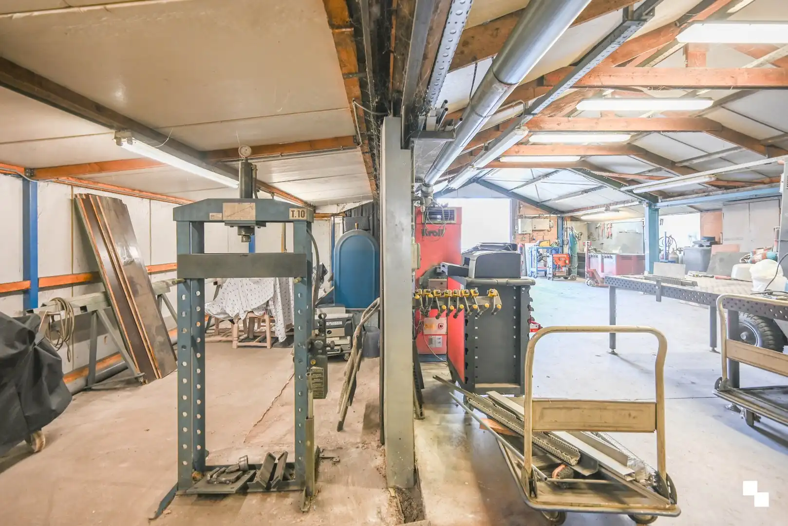 Charmante, goed onderhouden woning met werkplaats foto 19