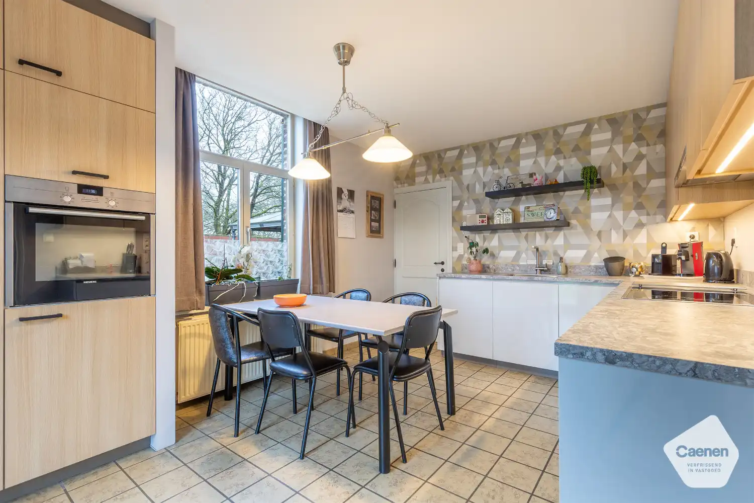 AUTHENTIEKE WONING op 3060&nbsp;m²&nbsp;in landelijke omgeving met 5 slaapkamers en 2 ruime bijgebouwen foto 8
