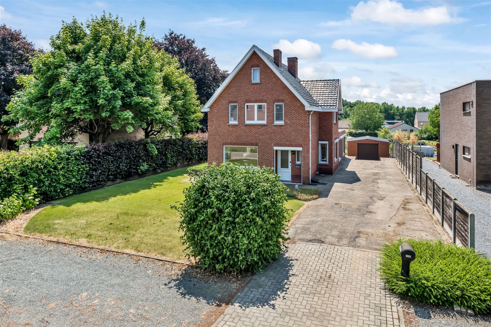 OP TE FRISSEN MAAR ZEER GOED ONDERHOUDEN WONING OP EEN RUIM PERCEEL NABIJ CENTRUM OOSTHAM foto 25