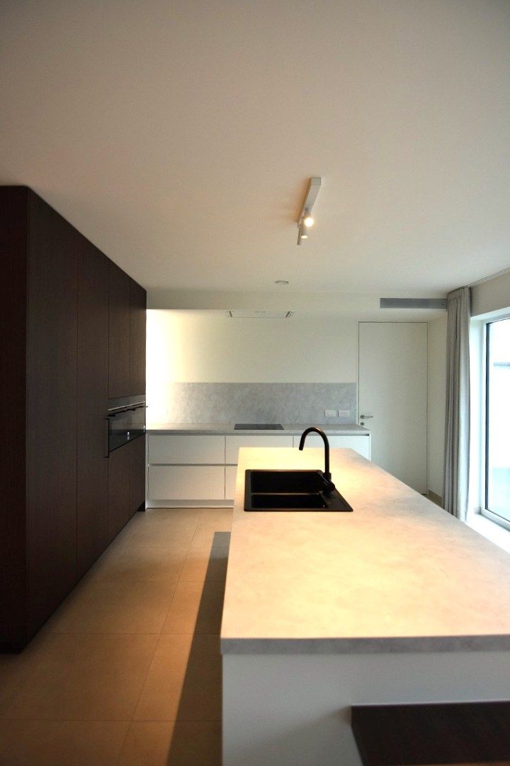 Prachtig afgewerkte nieuwbouw woning in leuke woonwijk foto 12