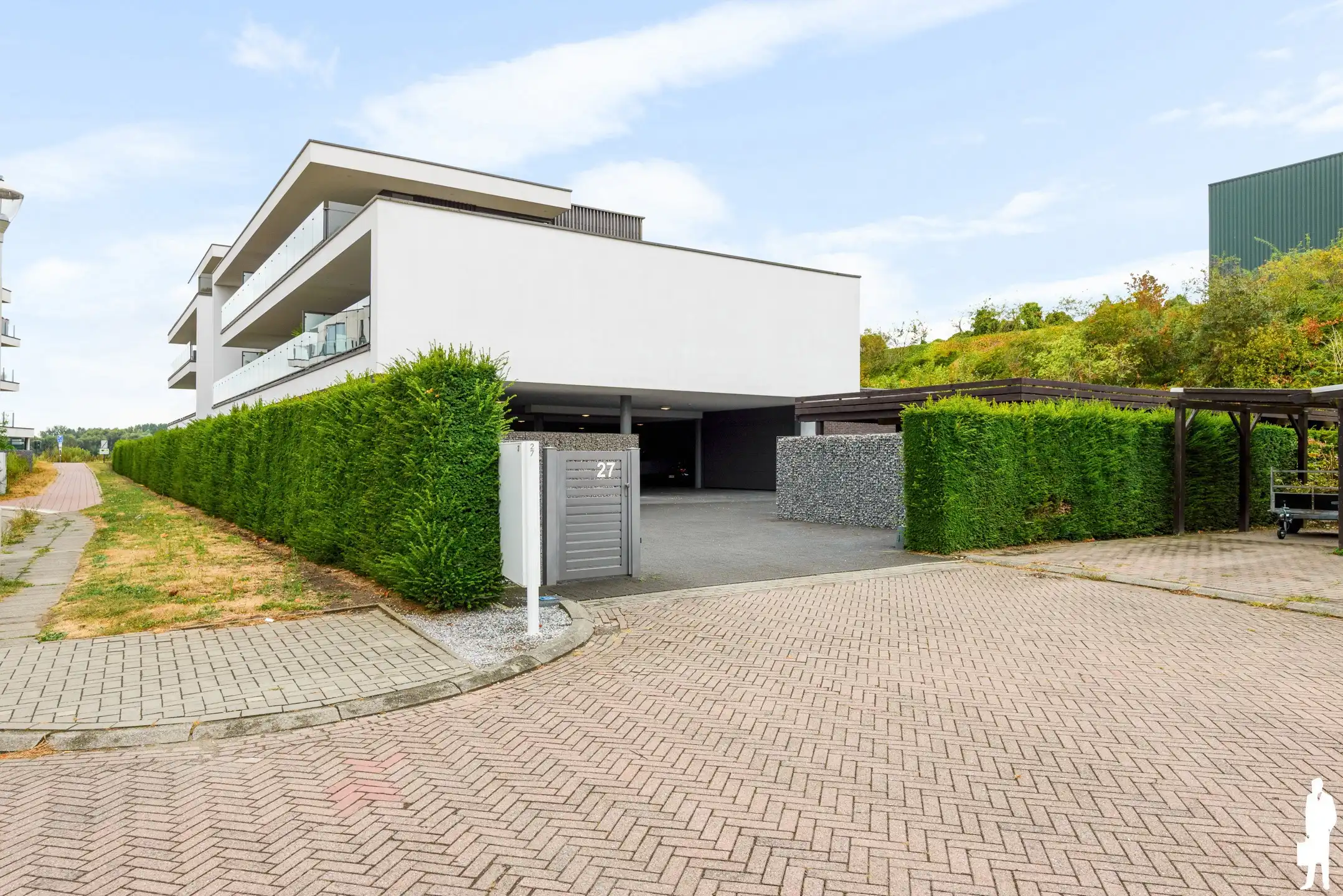 Stijlvol appartement met terras en 2 autostaanplaatsen foto 21