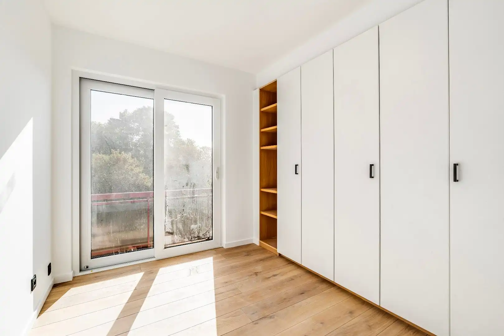 Prachtig en volledig gerenoveerd 2-slaapkamer appartement foto 7