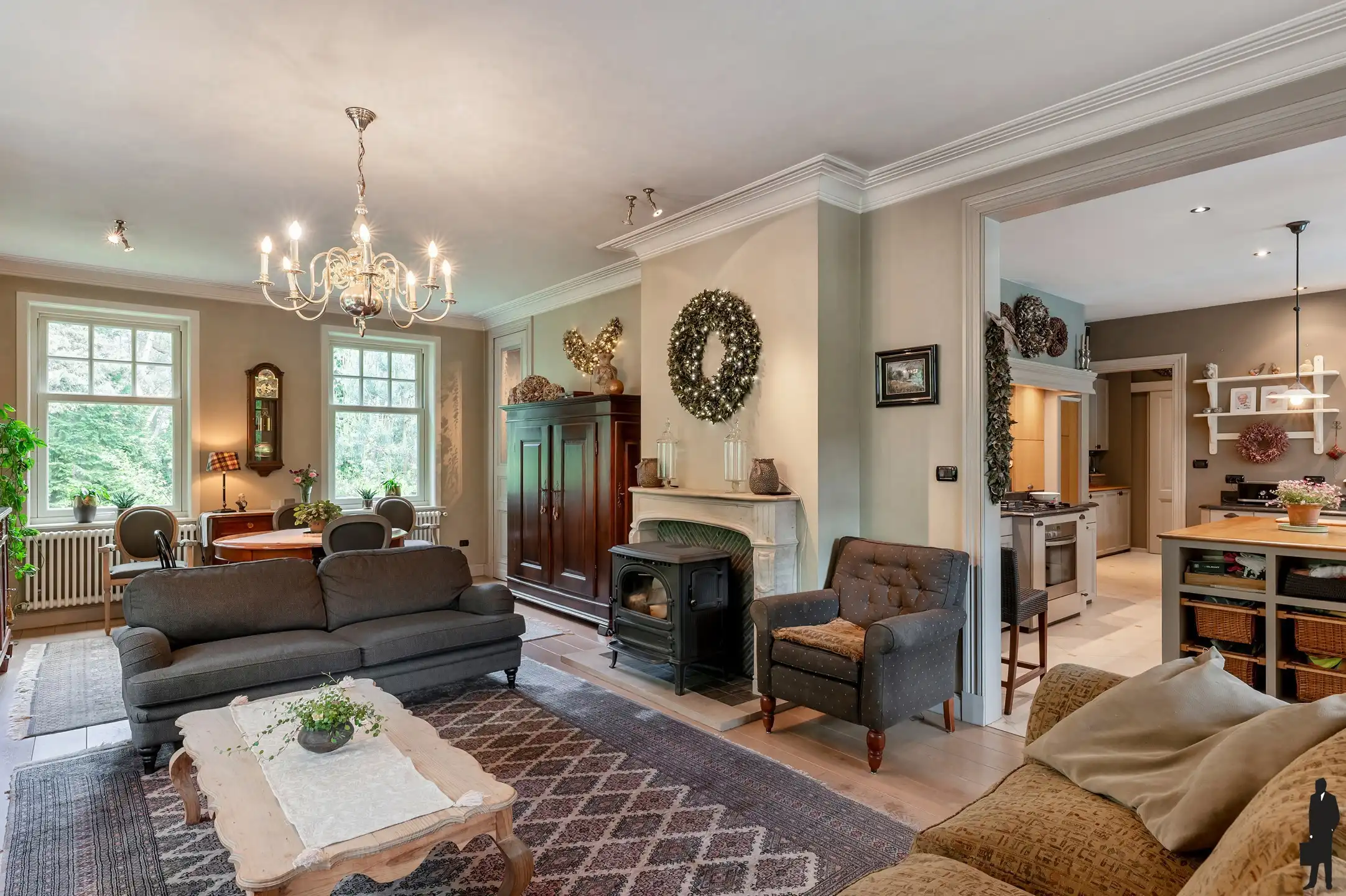 Exclusieve en uniek gelegen Engelse cottagevilla met orangerie, zwembad en aanpalende bouwgrond op ca. 1,1 ha in bosrijke omgeving. foto 9