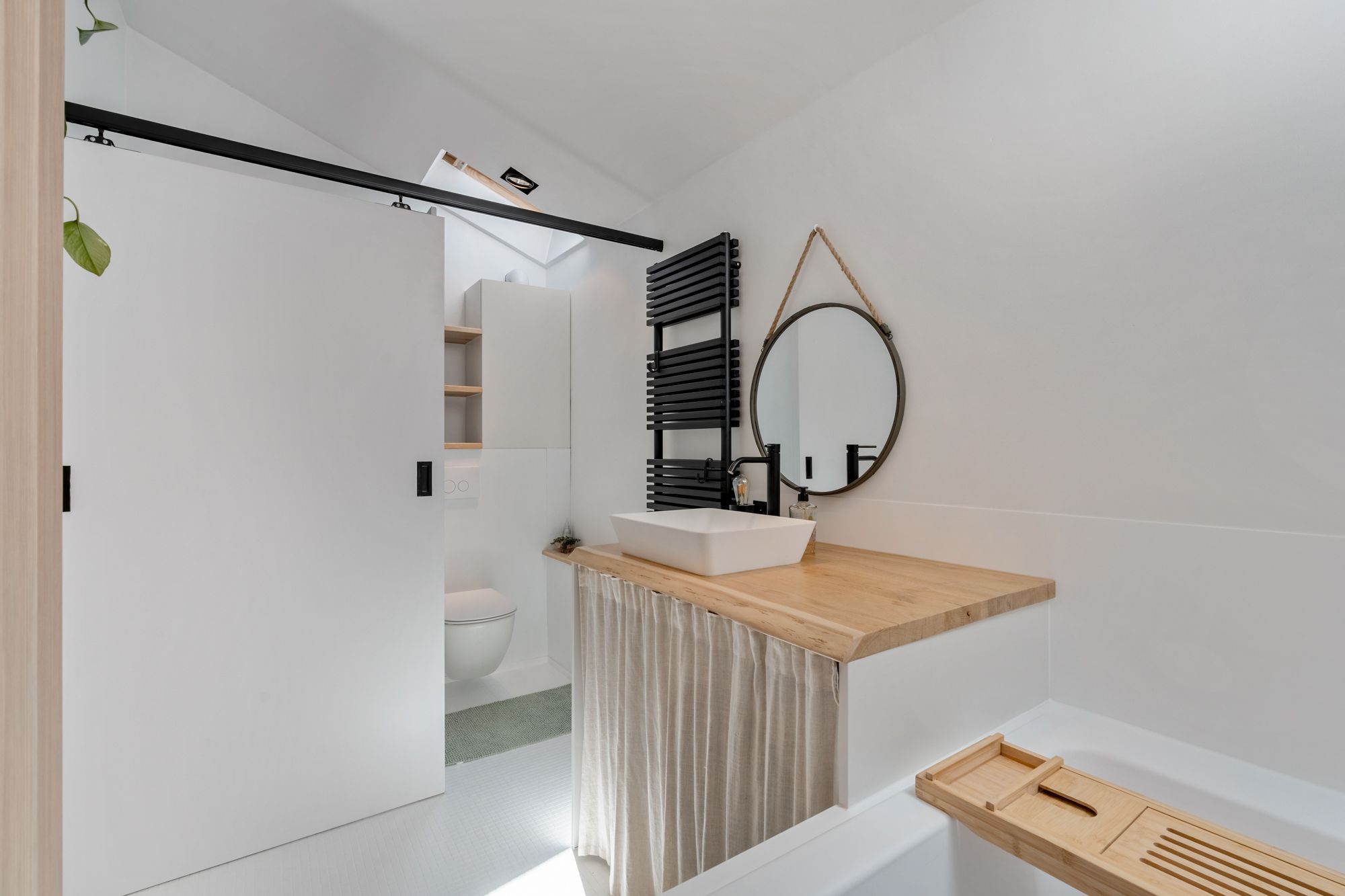 Compleet gerenoveerde en instapklare woning te Kortessem! foto 7