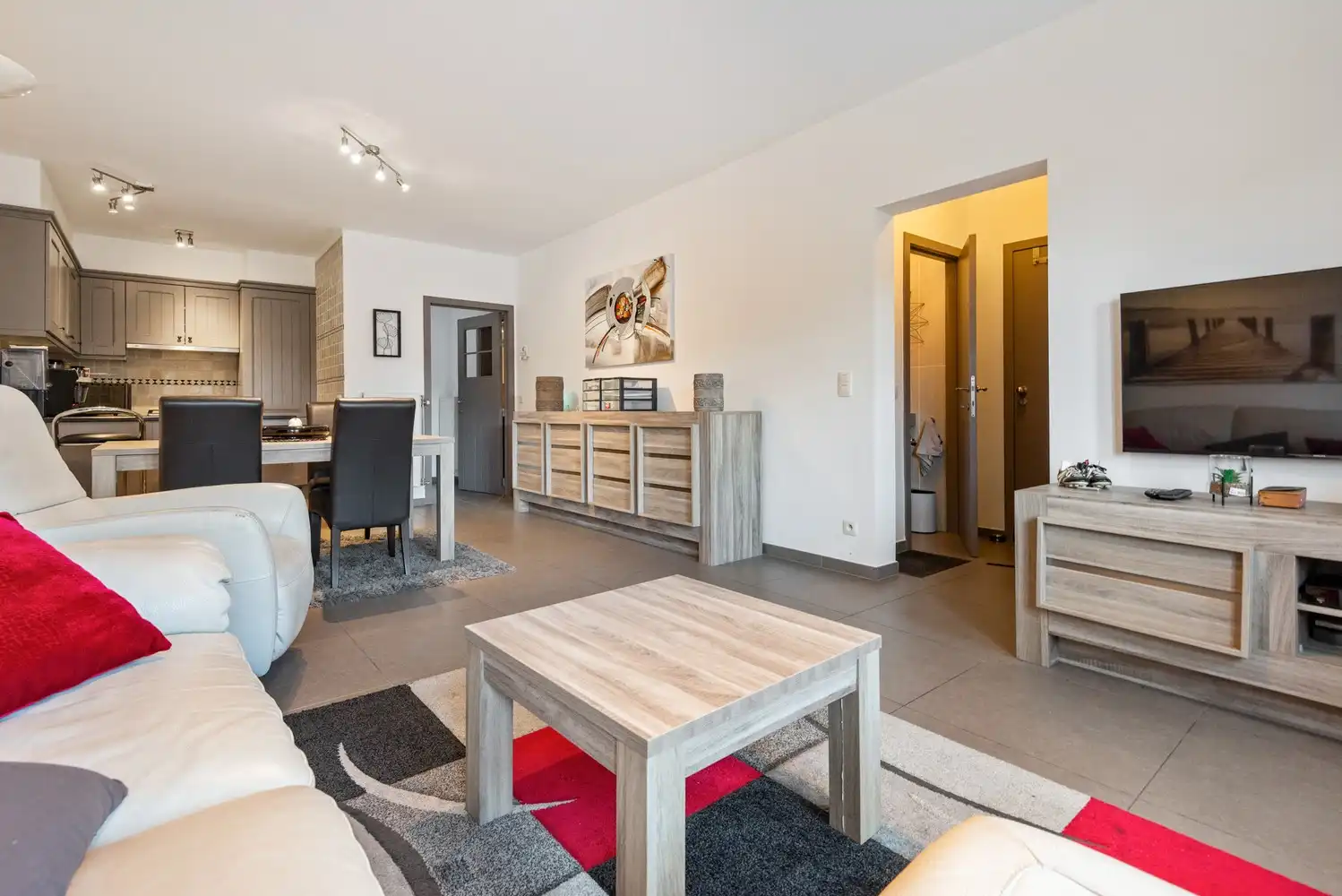 Tof gelijkvloers appartement met 2 slaapkamers, tuin en zwembad foto 2