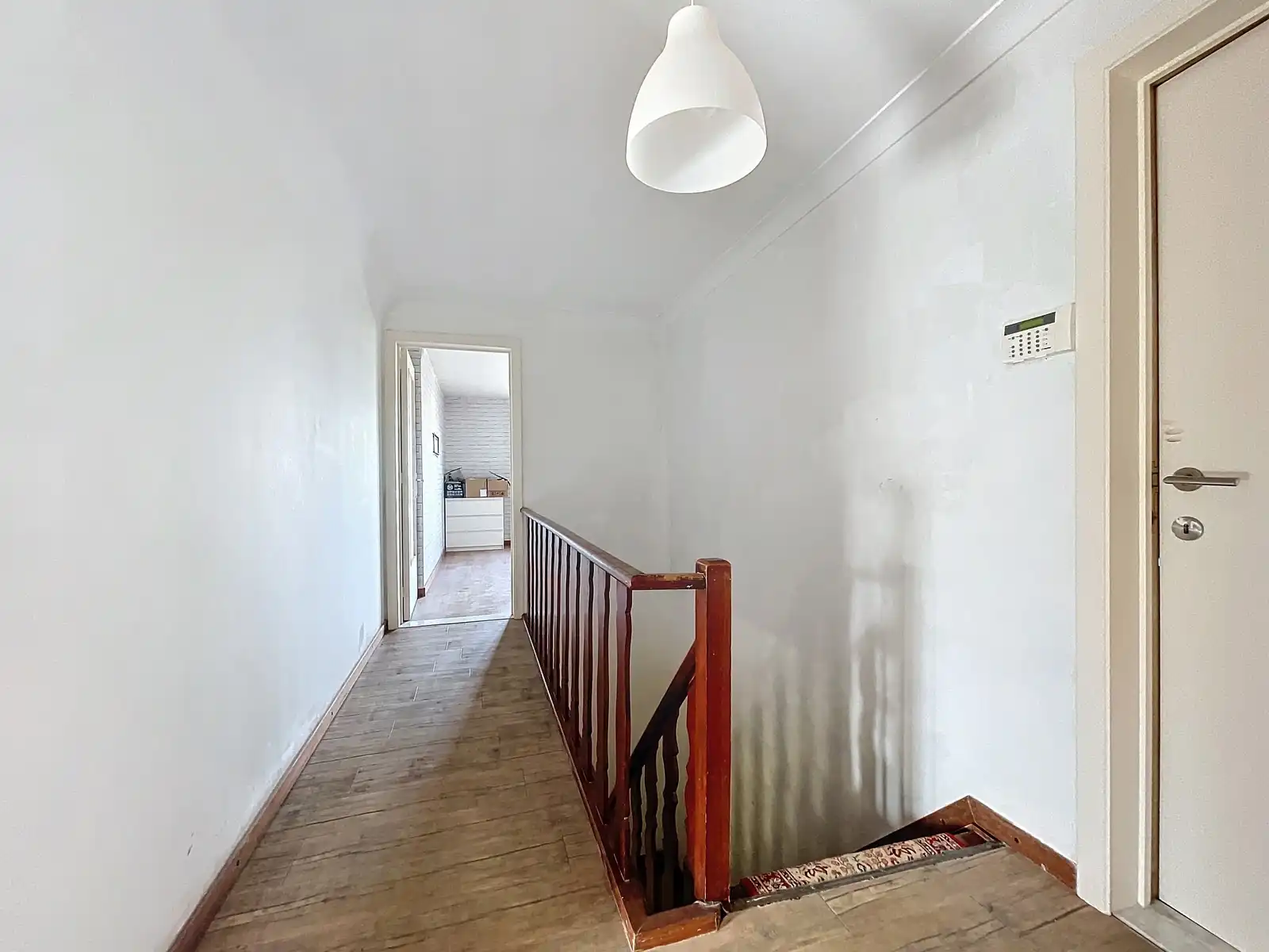 Zeer ruim huis met praktijk/pol. ruimte op terrein van 40a. foto 11