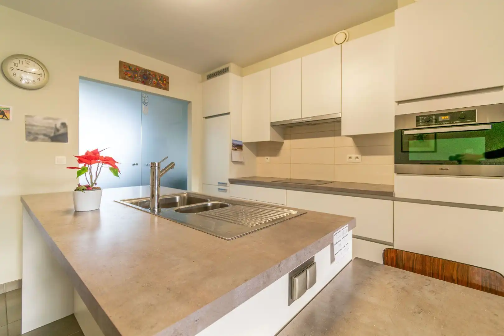 APPARTEMENT MET 2 SLAAPKAMERS + BUREEL + TUIN! foto 7