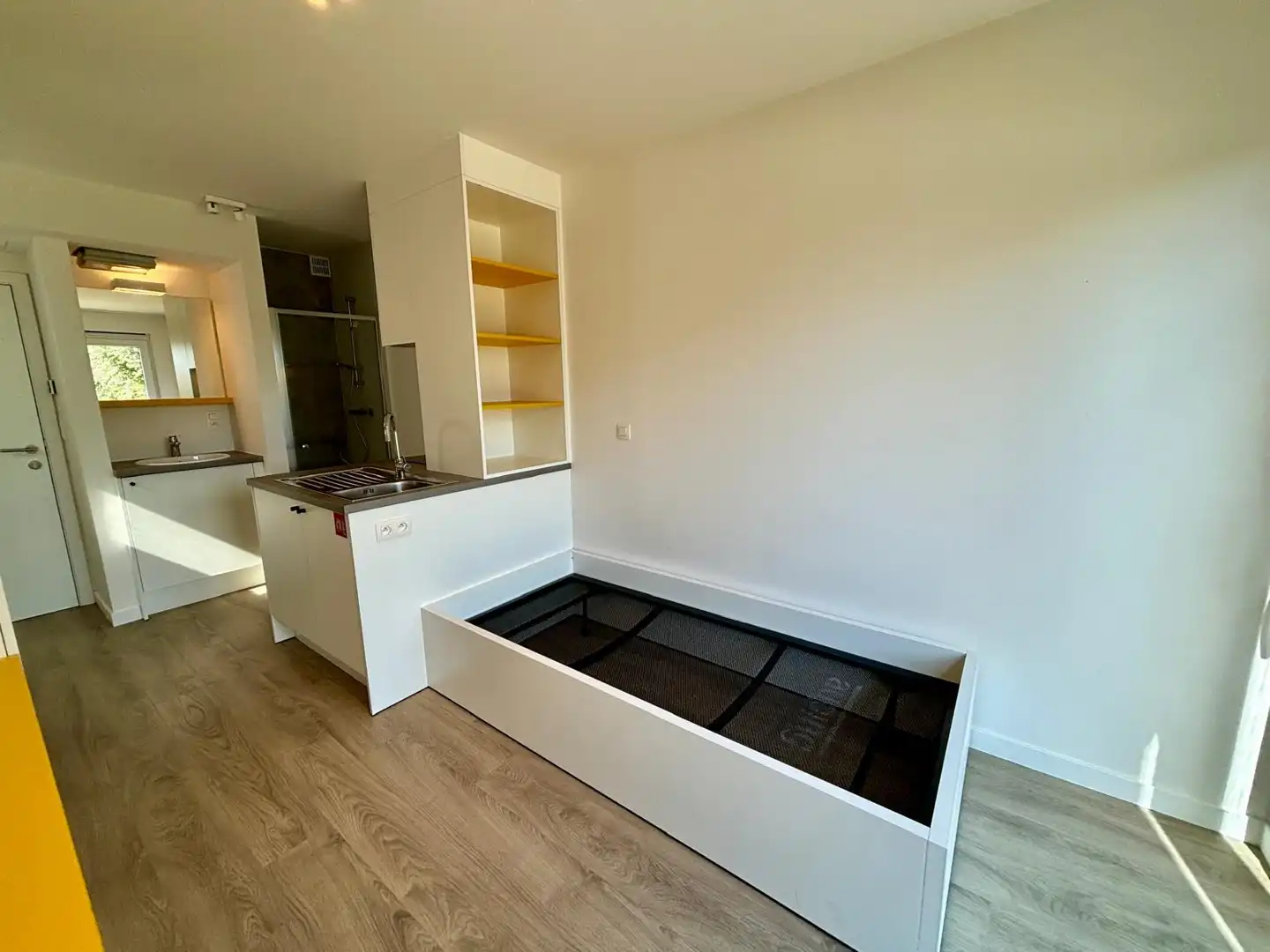 Bemeubelde studentenkamer met privé-keuken & badkamer – Hoog Kortrijk foto 2
