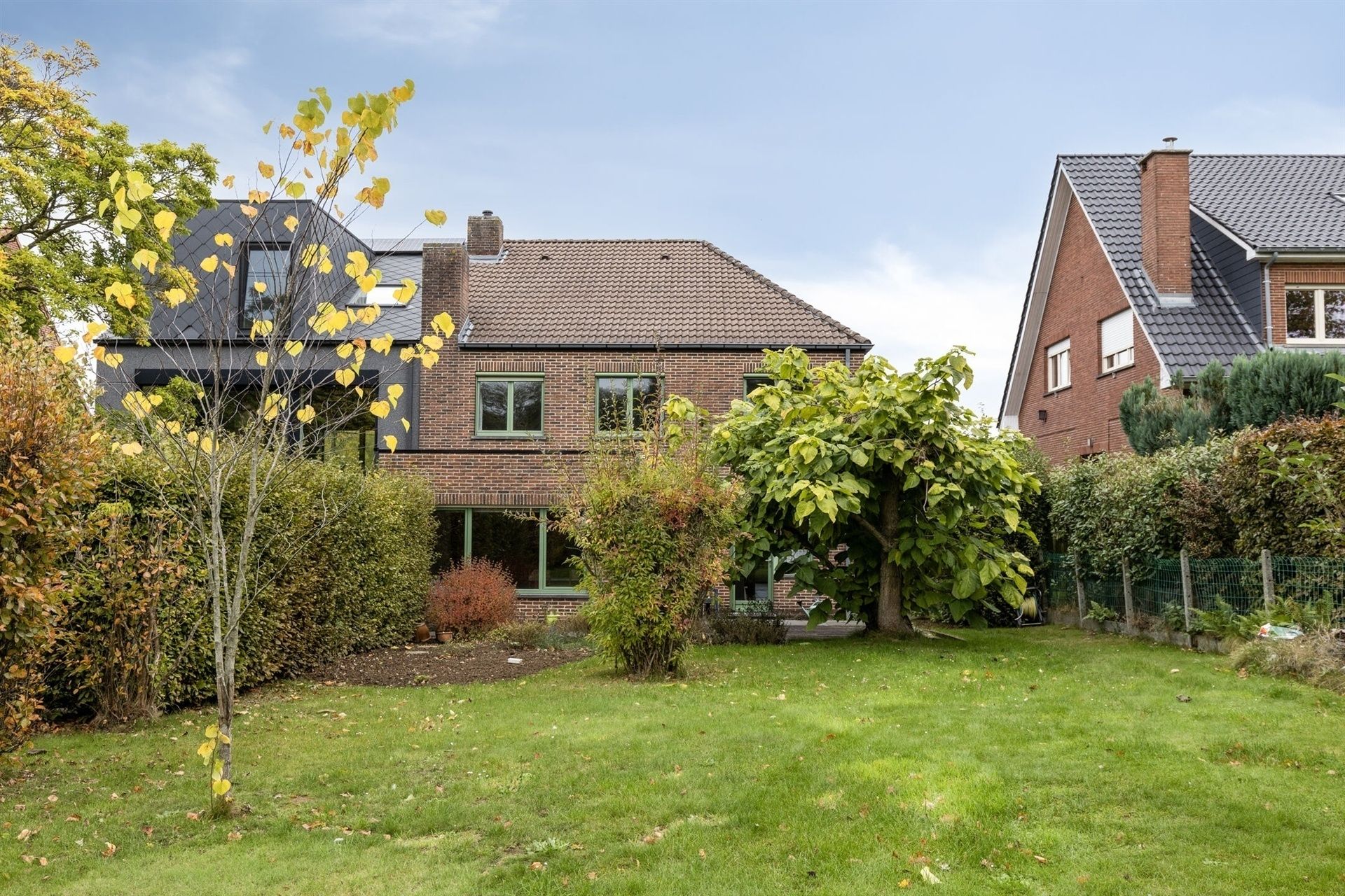 Ruime woning met 5 kamers en 2 badkamers foto 21