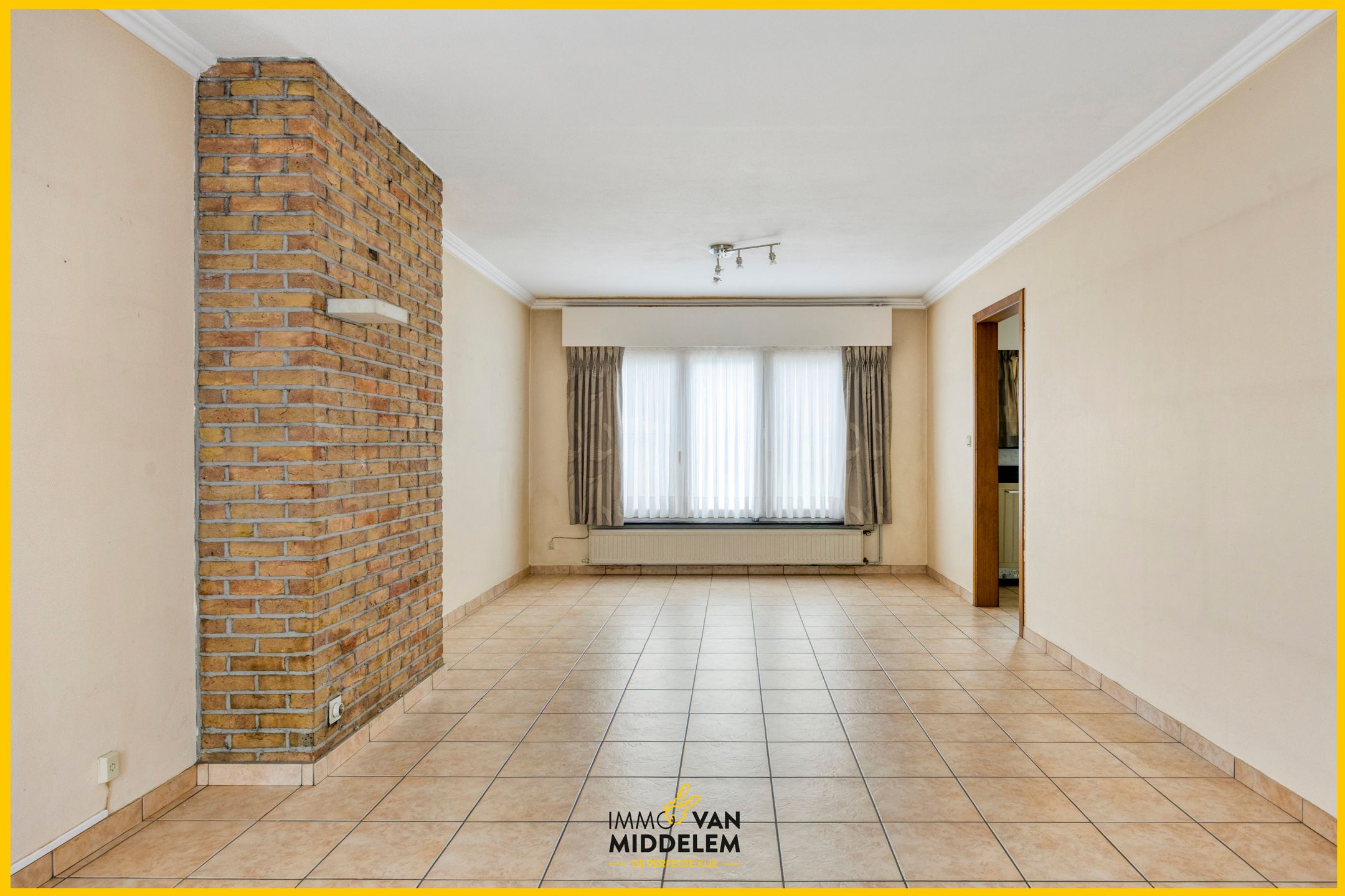 HALFOPEN WONING MET 4 KAMERS, GARAGE EN TUIN  foto 3