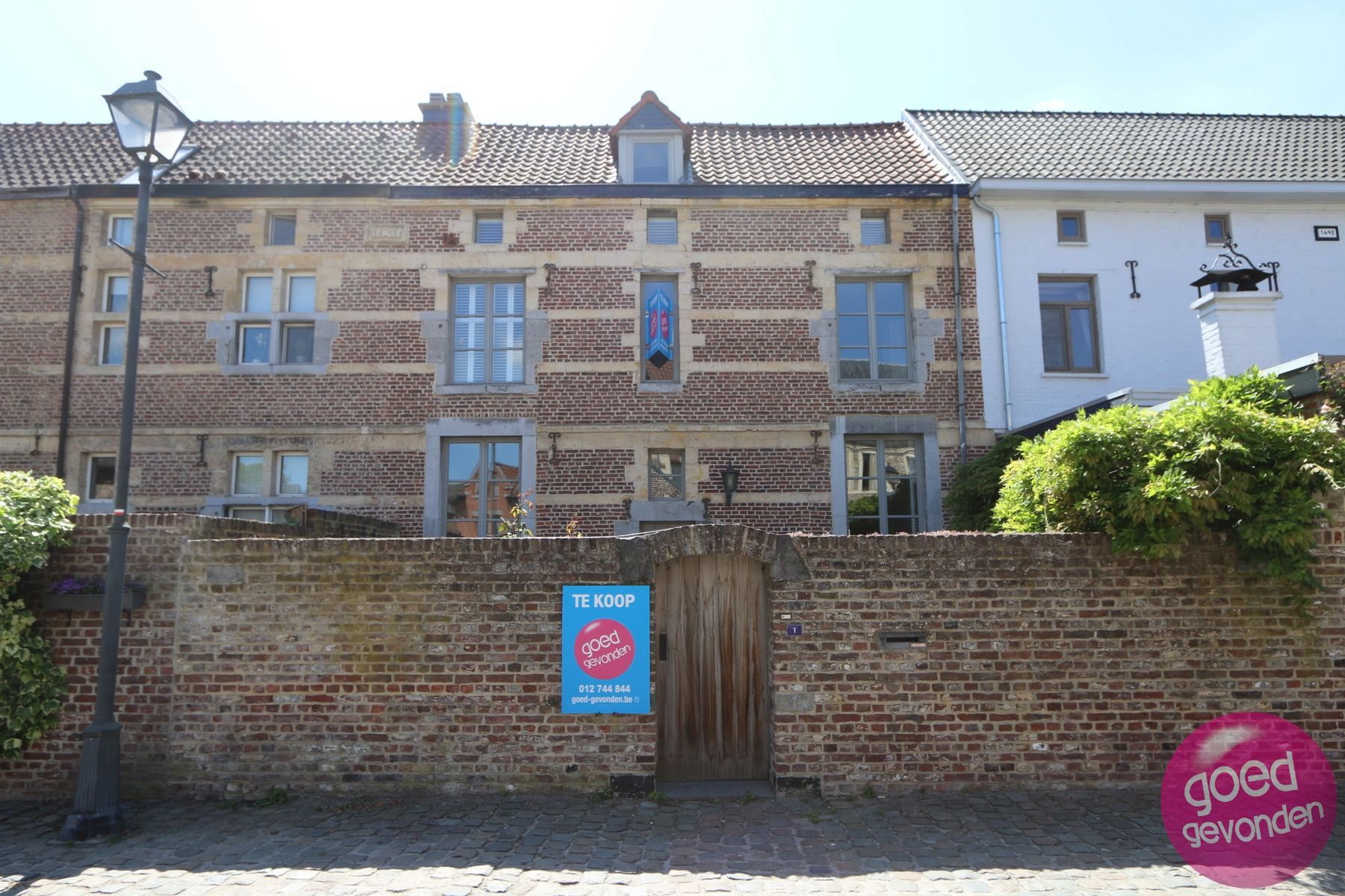 Hoofdfoto van de publicatie: UNIEKE BEGIJNWONING - 2 SLK - TERRAS - GRONDIG GERENOVEERD
