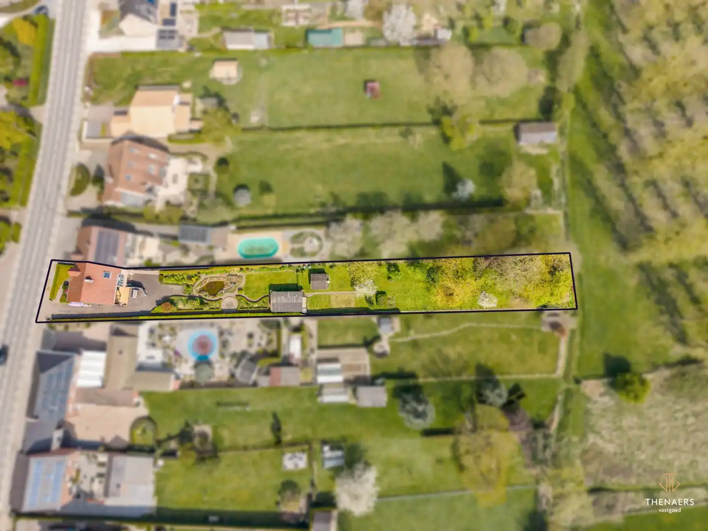 Ruime halfopen woning met 3 slaapkamers en prachtige tuin. foto 2