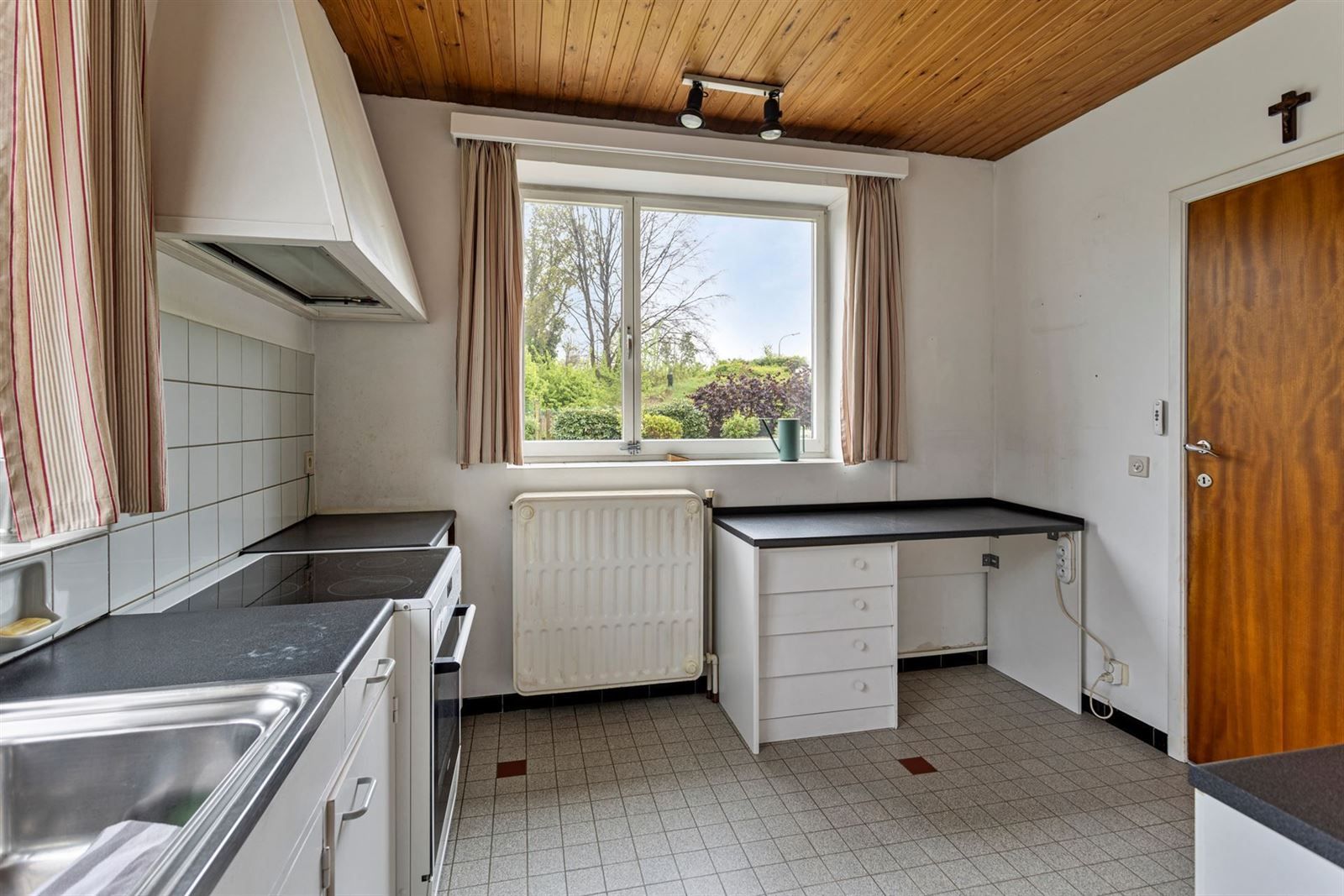Bungalow met 4 ruime slaapkamers en mooie tuin  foto 12