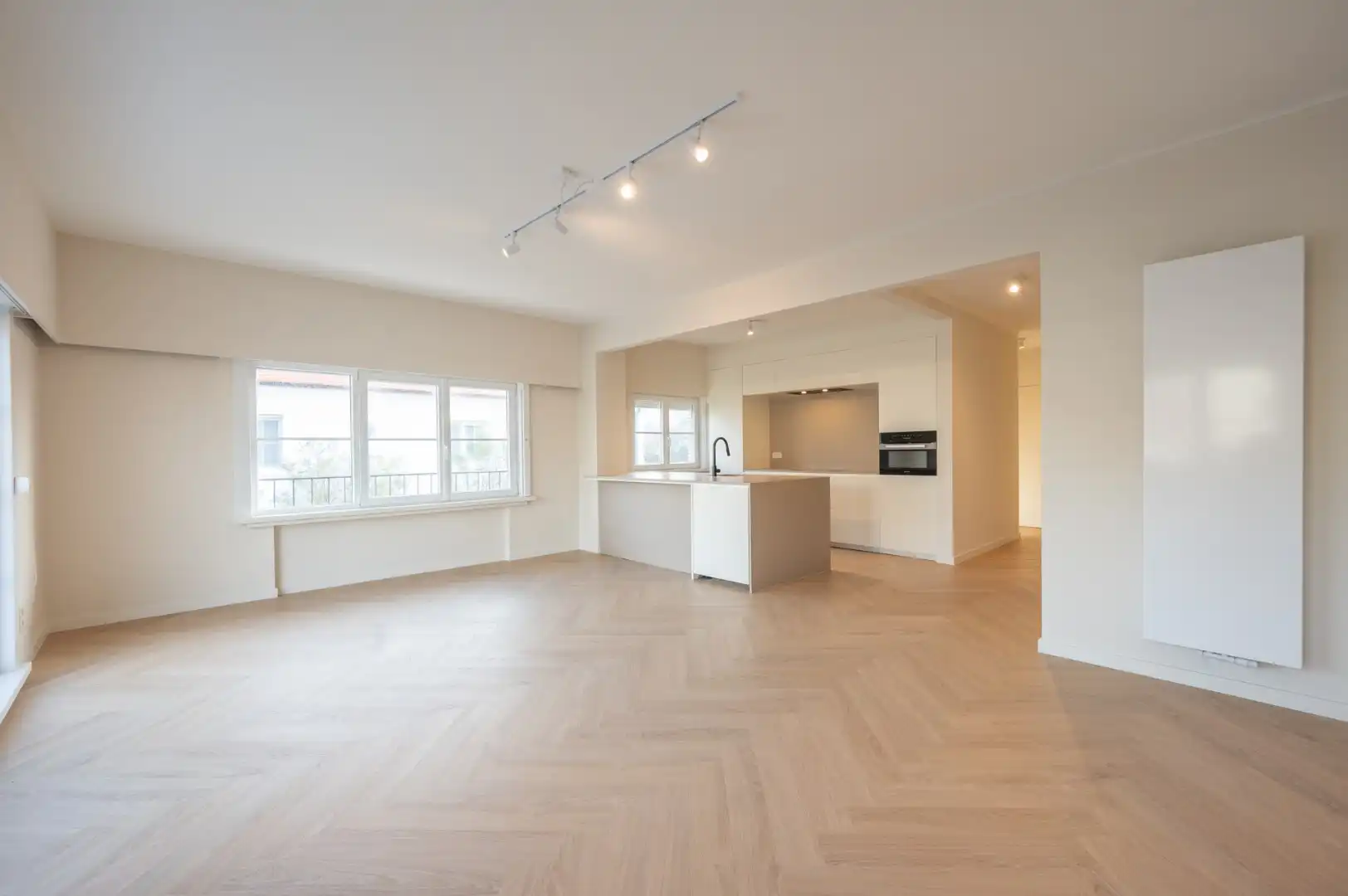 Prachtig lichtrijk hoekappartement te koop in de residentie Tarragonna te Duinbergen, vlak aan Park 58. foto 3