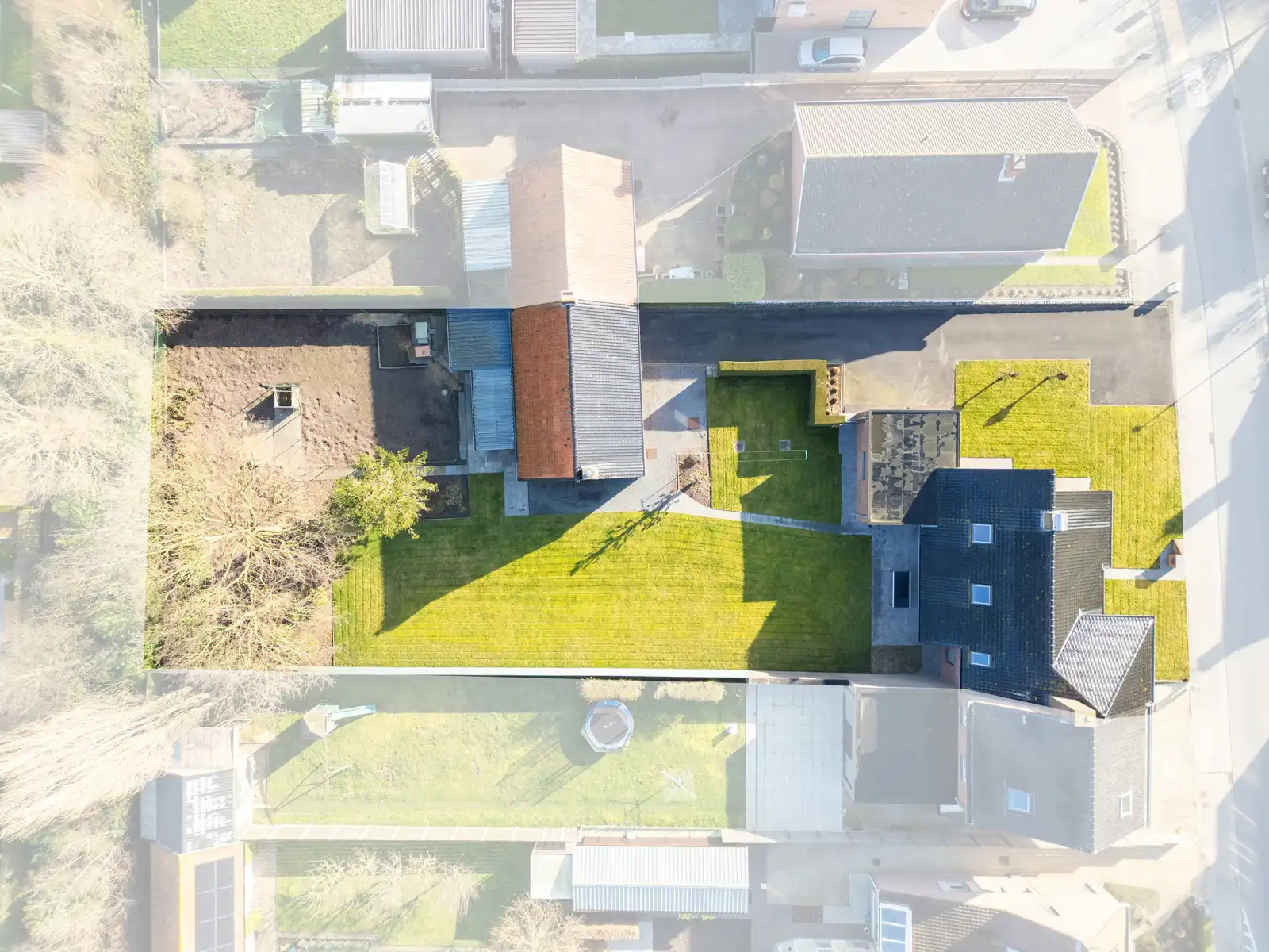 Verzorgde woning met ruim bijgebouw op perceel van 1.369 m² foto 29