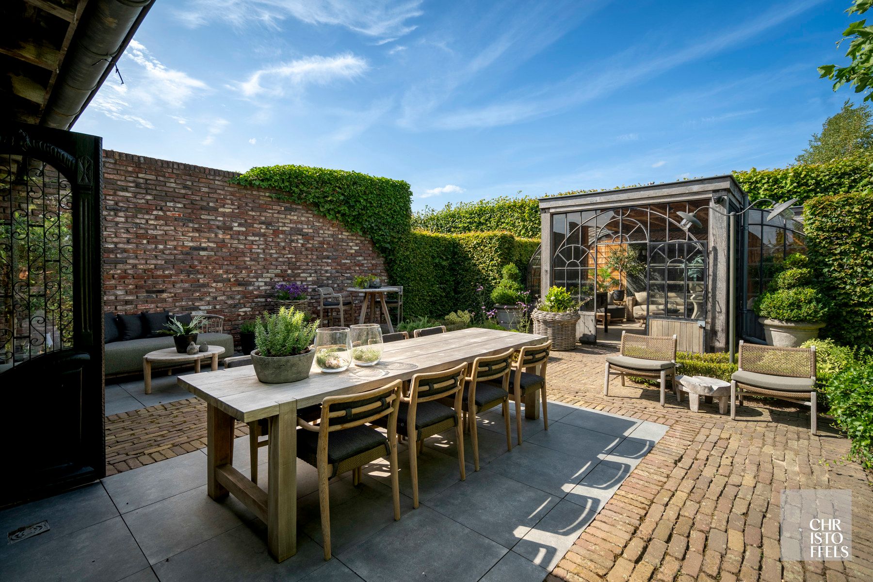 Stijlvolle herenvilla van 533 m² met zwembad, wintertuin en gastenverblijf nabij de Nederlandse grens! foto 27