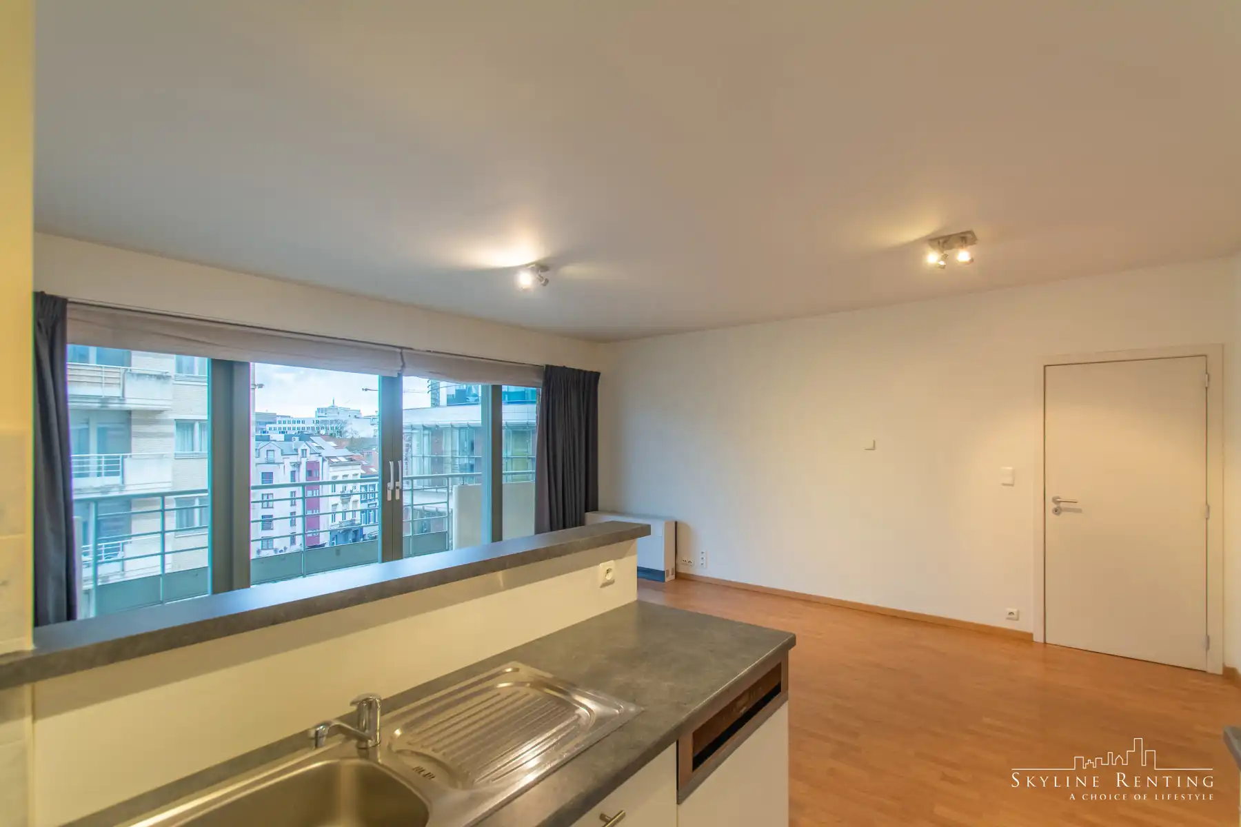 Prachtig ongemeubeld appartement met 2 KAMERS + 2 badkamers foto 5