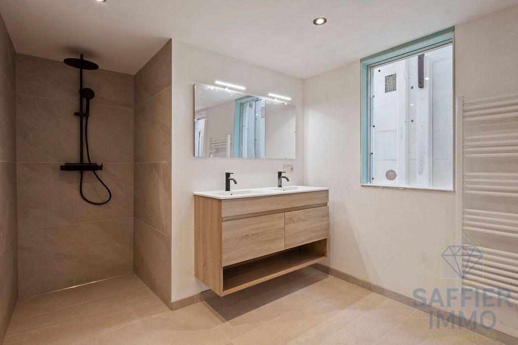 Gerenoveerde woning met extra magazijn in Harelbeke foto 9