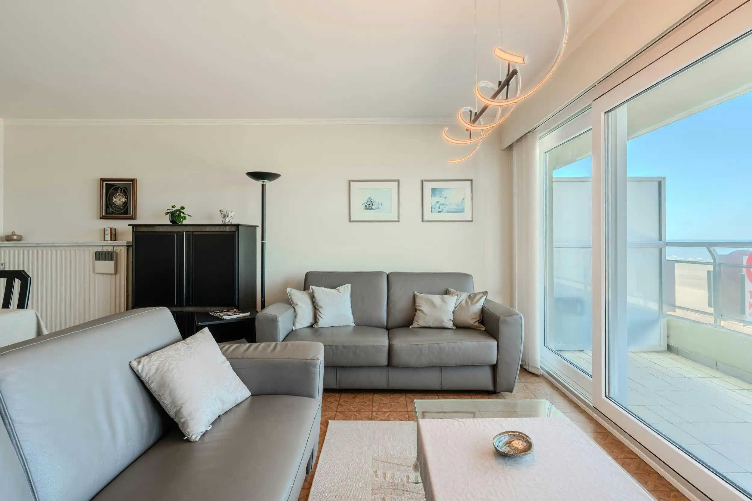 Ruim 2 slaapkamer appartement met frontaal zeezicht foto 11