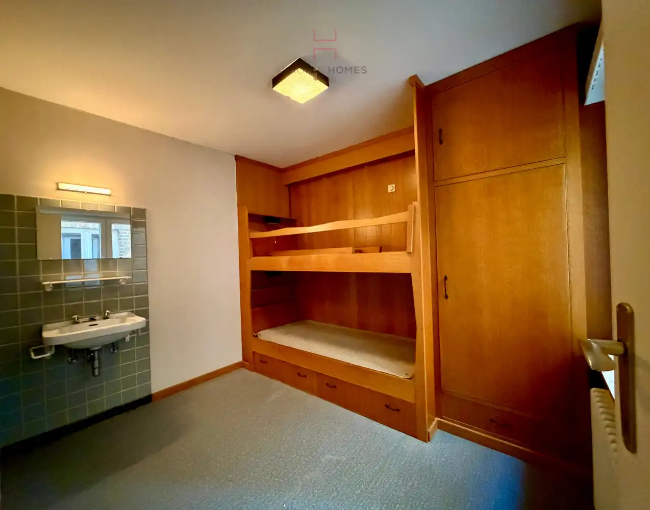 Ruim vier-slaapkamerappartement met prachtig frontaal zeezicht foto 10