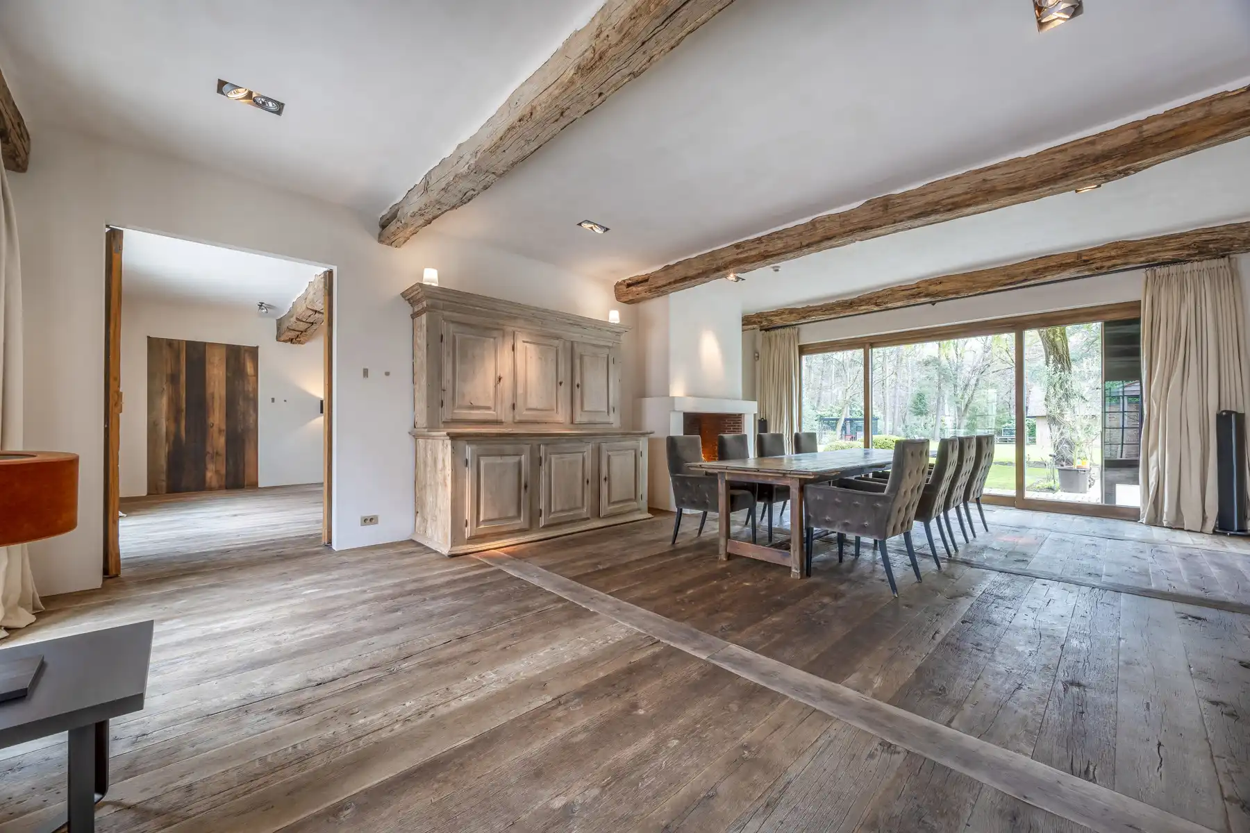 Schitterend domein van 7,7 ha met prachtige villa, zwembad, guesthouse, ruime schuur en uitgebreide paardenfaciliteiten. foto 11