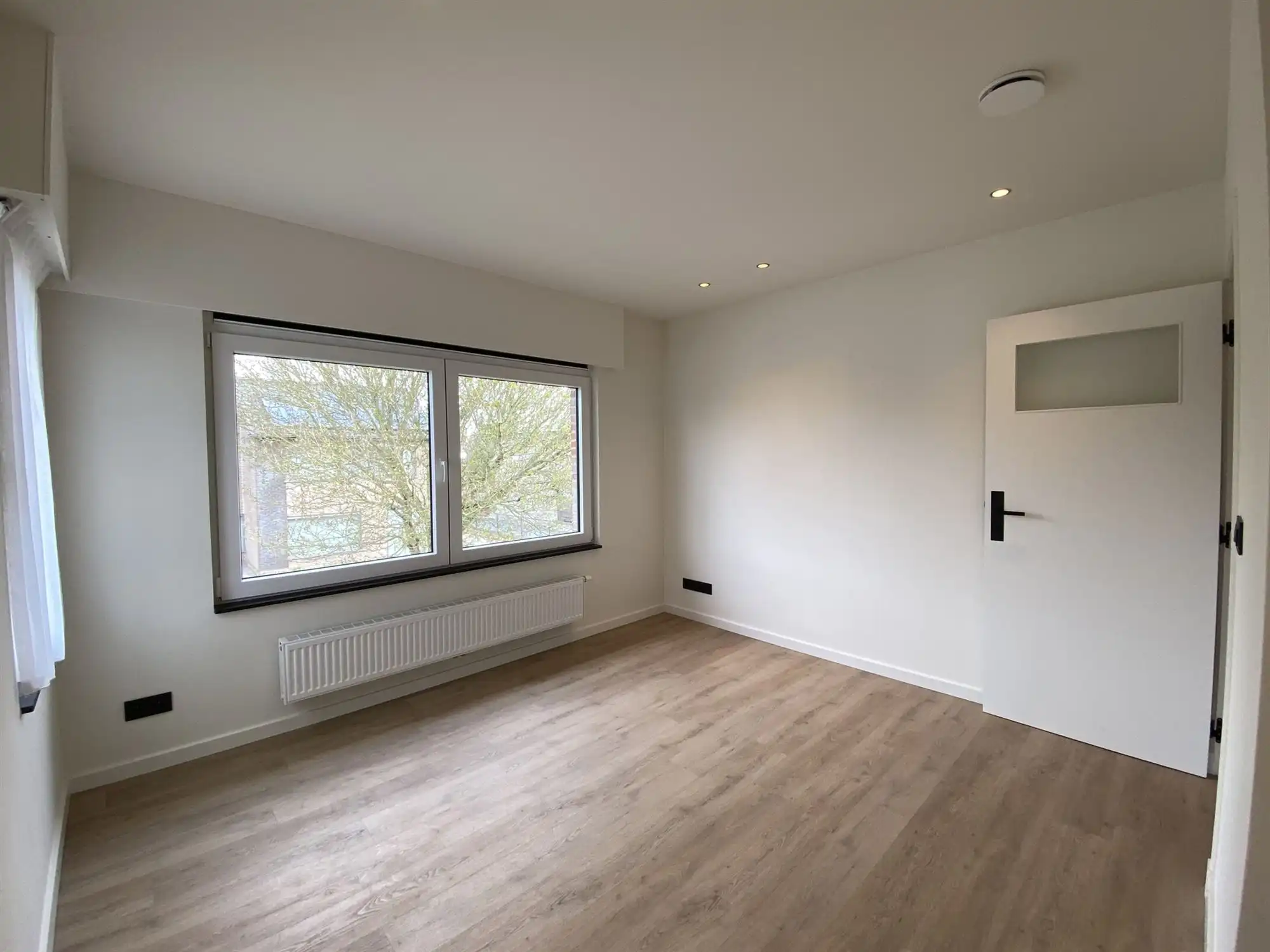 prachtig gerenoveerde woonst met 5 slaapkamers en 2 garages foto 26