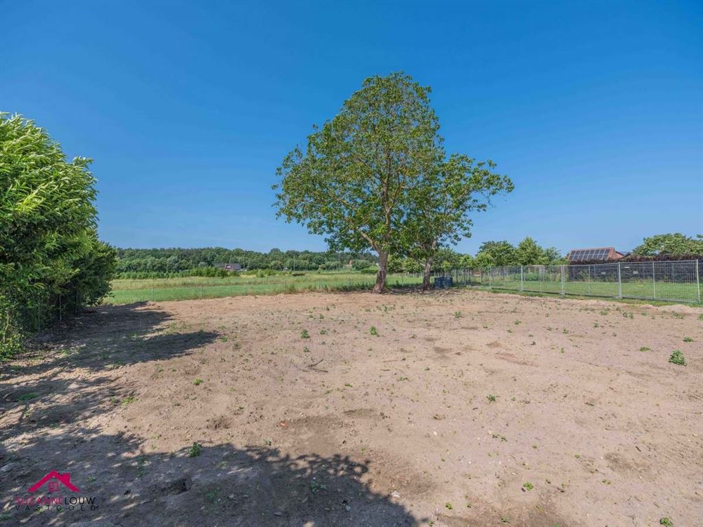 Vrijstaande, op te frissen woning foto 7