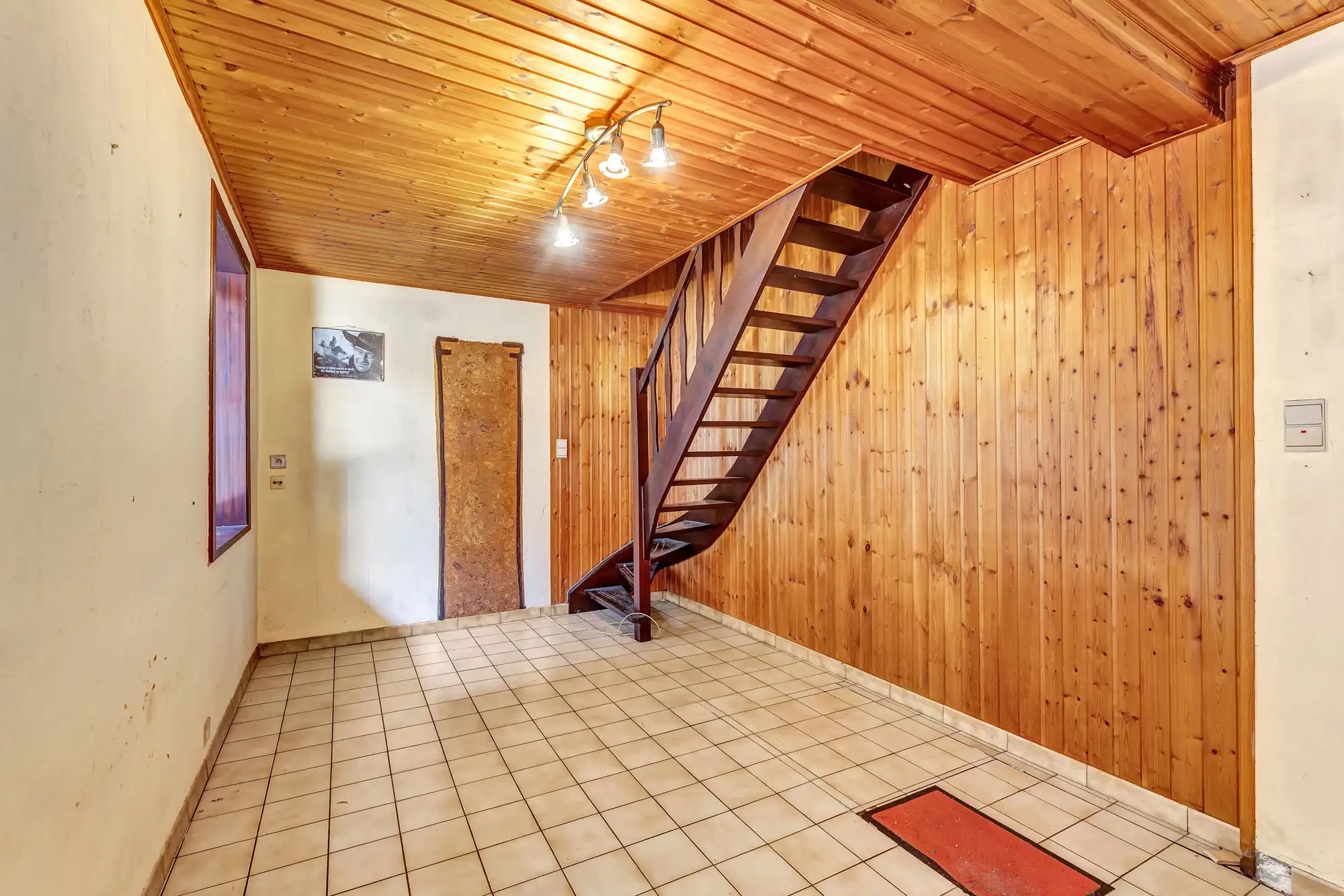Te renoveren woning met garage en tuin foto 12