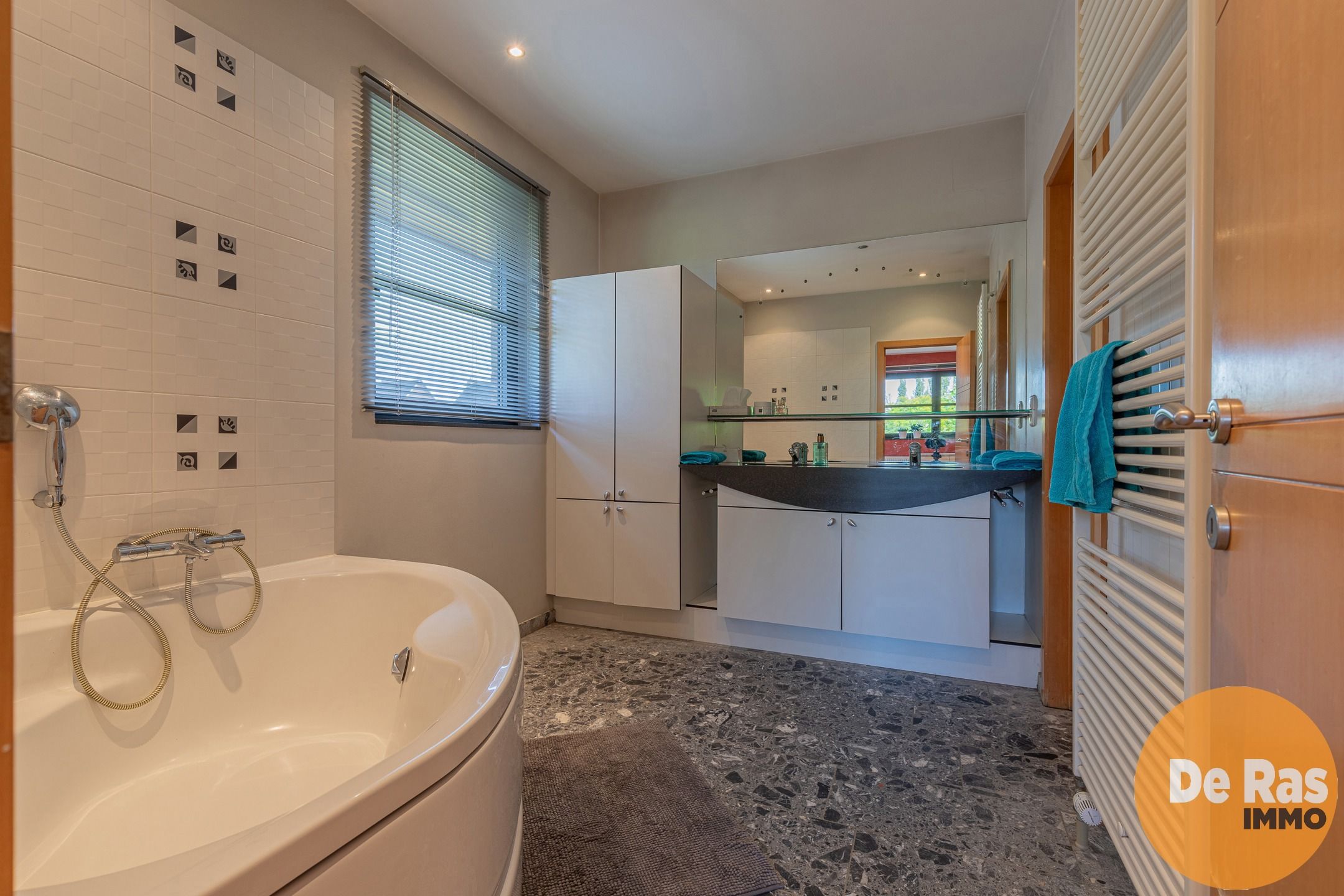 GIJZEGEM - Ruime woning met polyvalente ruimte foto 15