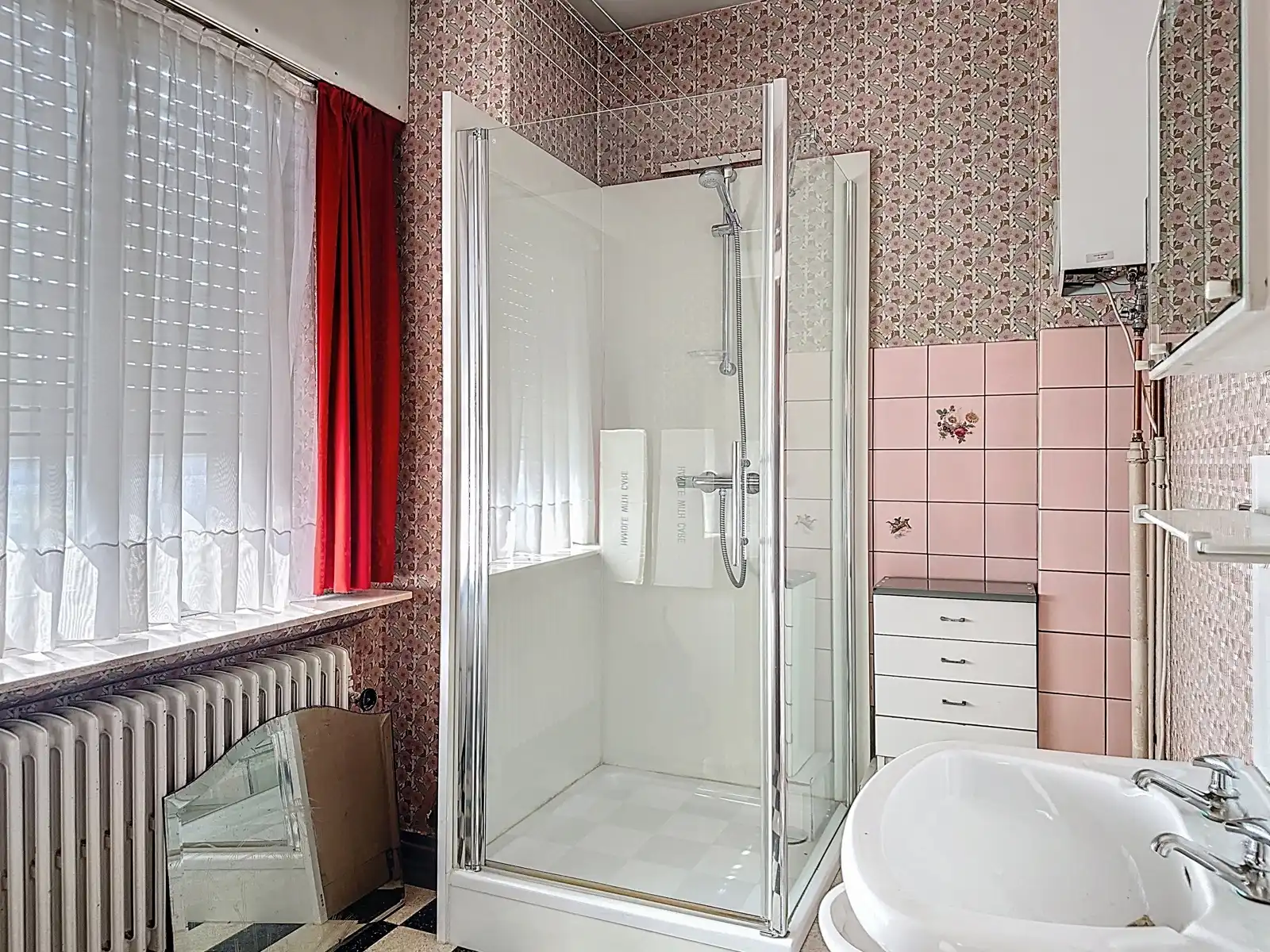 Centraal gelegen, te verbouwen woning. foto 17