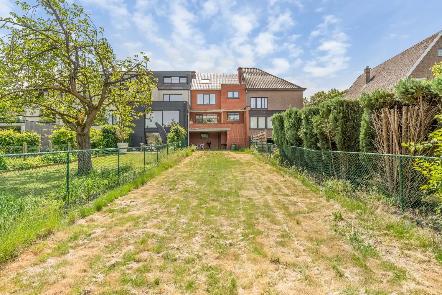 Gerenoveerde en energiezuinige woning met 3 slaapkamers, een diepe tuin en een garage met een oprit op een toplocatie te Kessel-Lo! foto 8
