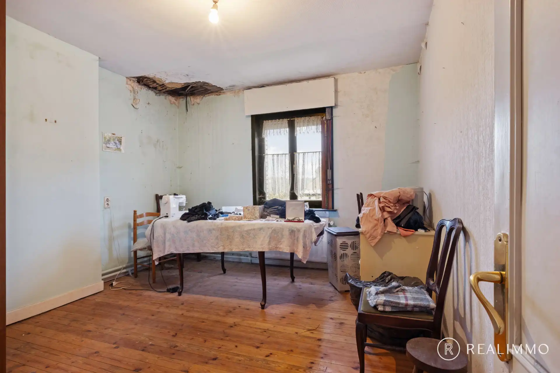 Alleenstaande woning met renovatiepotentieel in het centrum van Helkijn foto 8