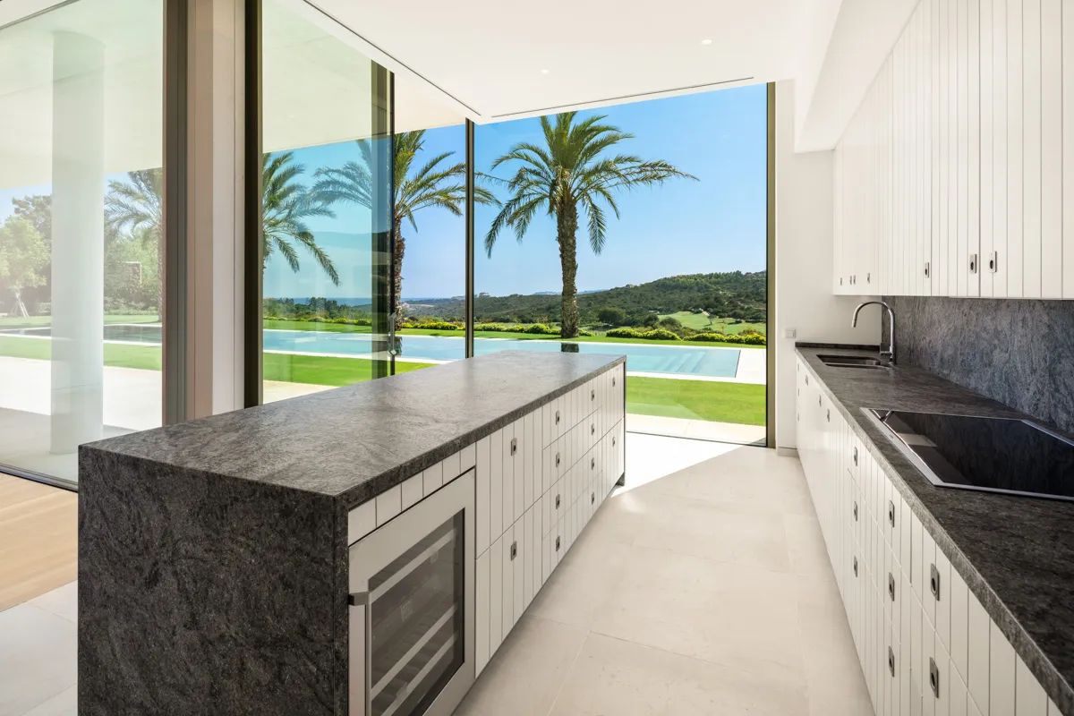 Adembenemende luxe villa met panoramisch uitzicht in exclusief golfresort foto 8