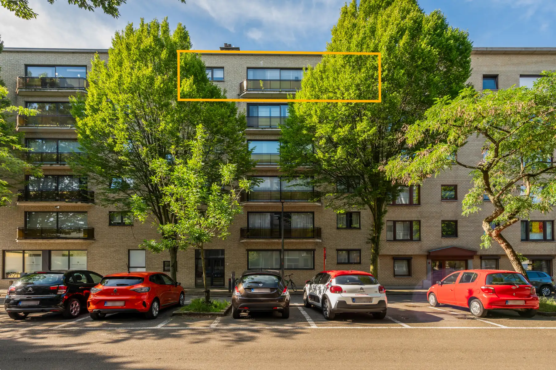 Rustig wonen met terras, 3 slaapkamers en private parking foto 15