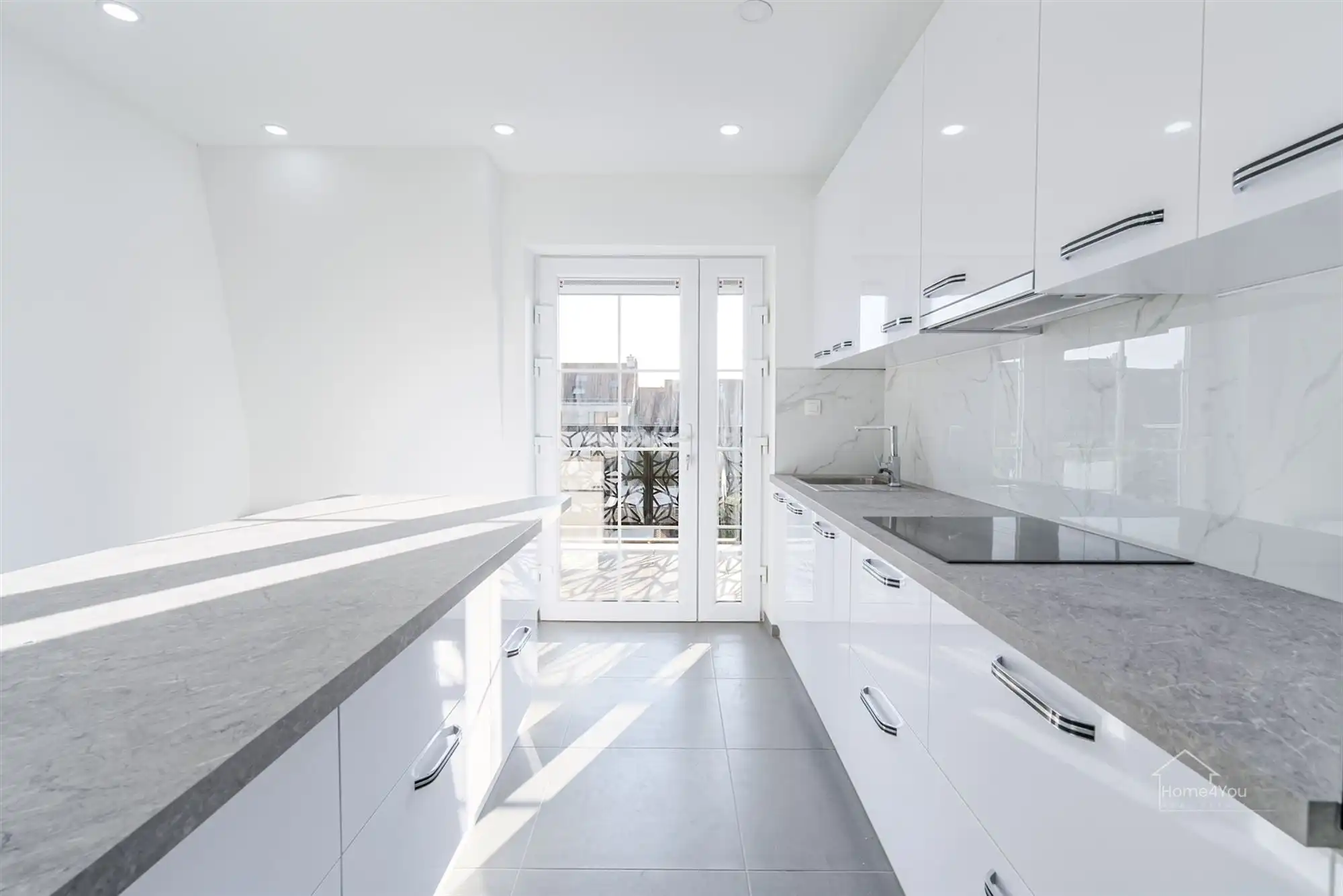 Ruim duplexappartement 4 slaapkamers 2 badkamers!  foto 6