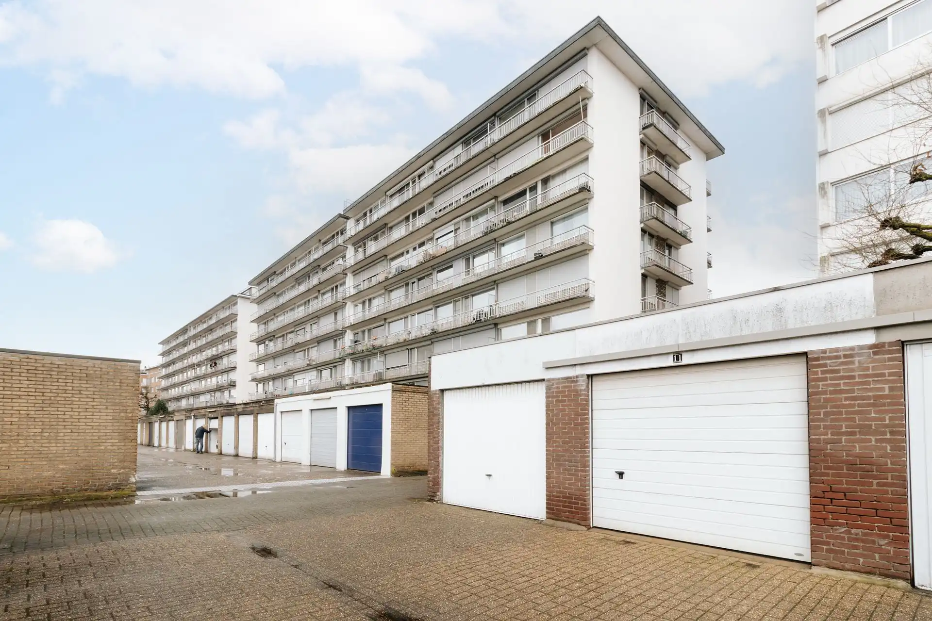 Garagebox met automatische poort aan de Vogeltjeswijk foto {{pictureIndex}}