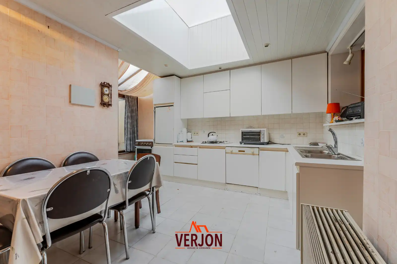 Charmante woning met ruime tuin te koop op het dorpsplein in Kachtem! foto 8