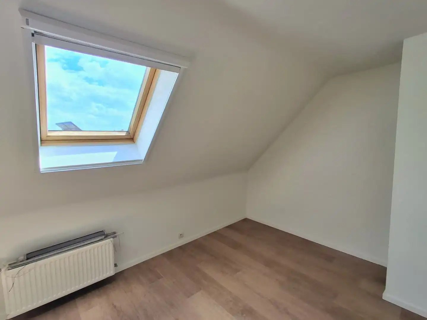 CHARMANT GERENOVEERDE WONING MET 3 SLPKS | CARPORT EN TUIN foto 12